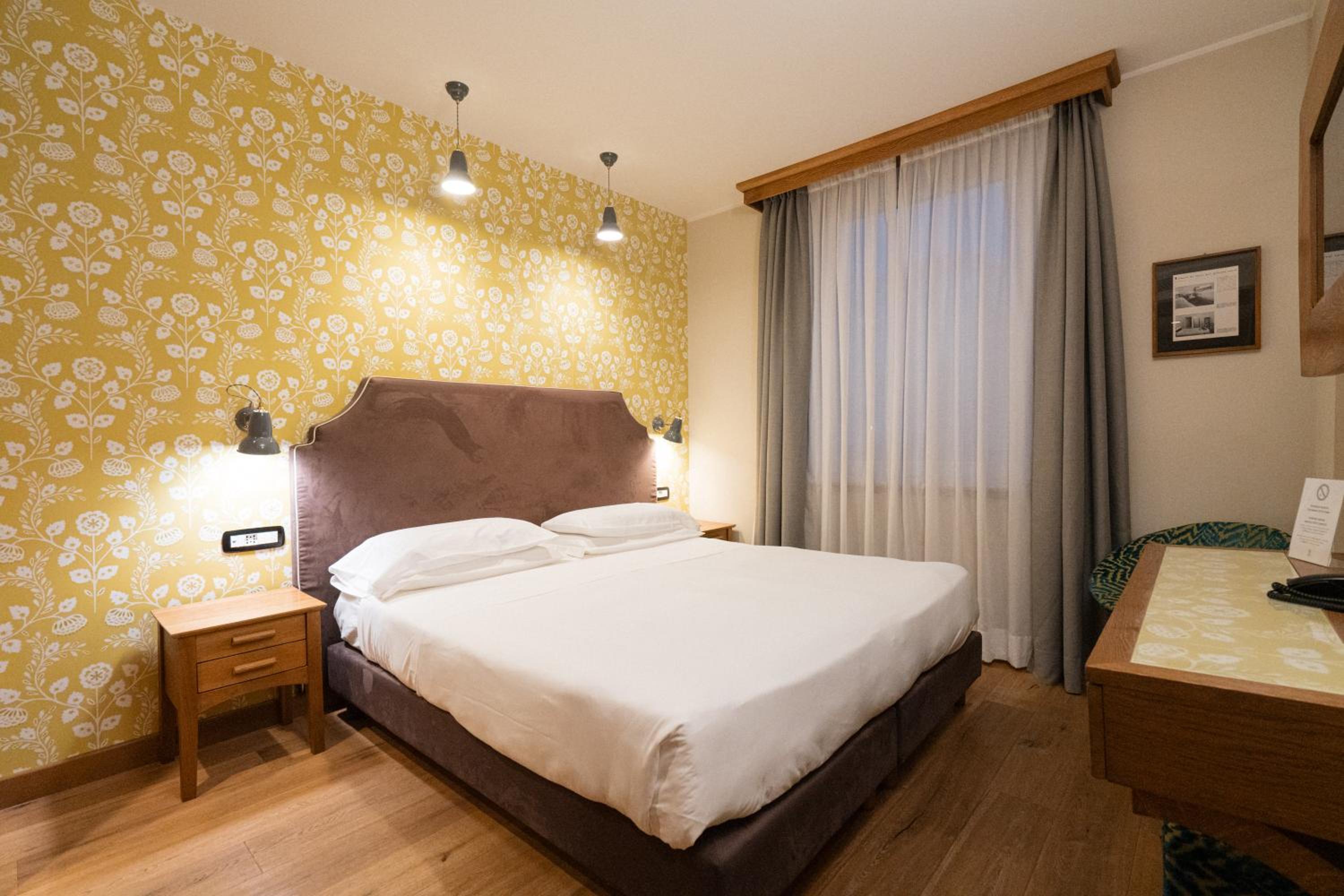 Classic Double or Twin Room - Photo 23