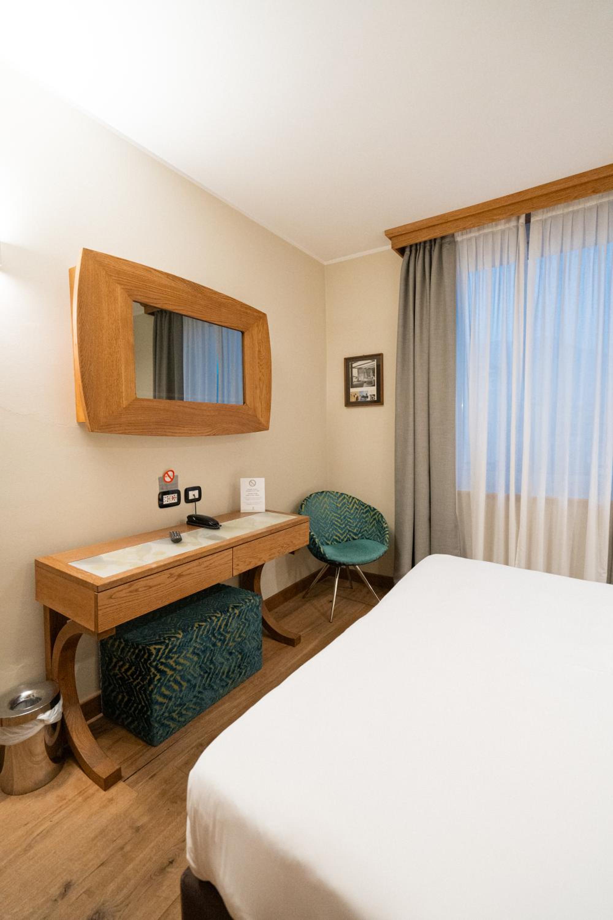 Double or Twin Room with City View - Photo 31