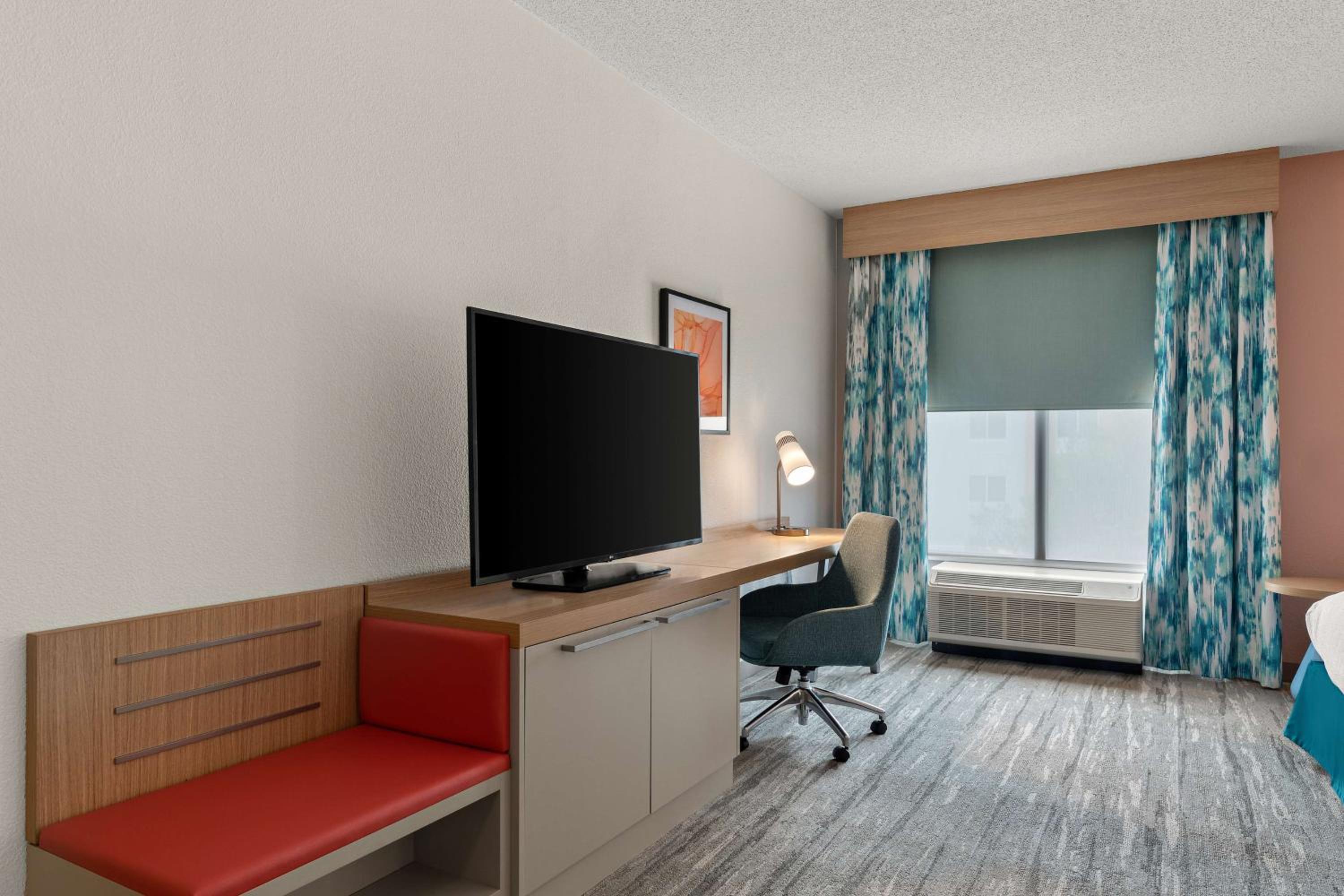 Queen Room with Two Queen Beds - Mobility Access photo 3