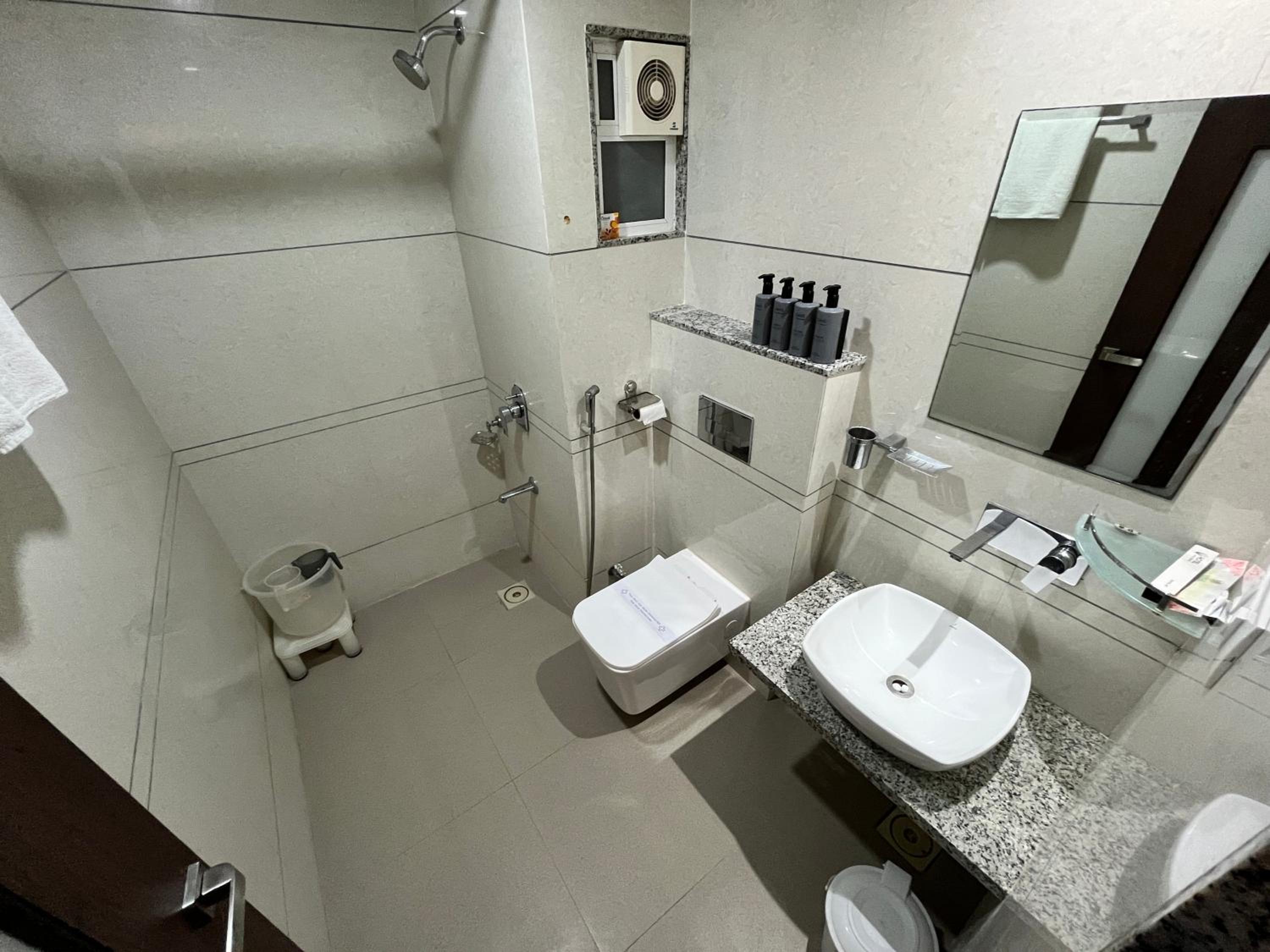 Twin Room - Photo 3