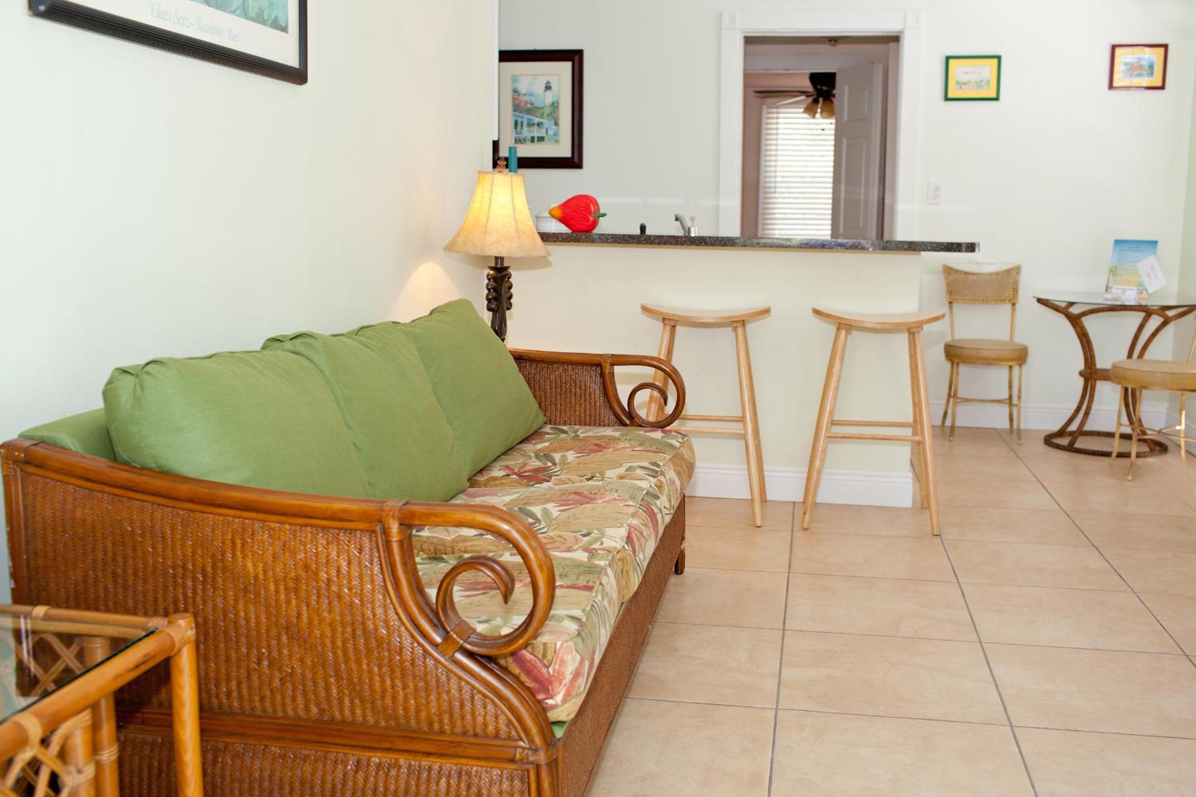 Queen Suite With Pool View (Unit S4)