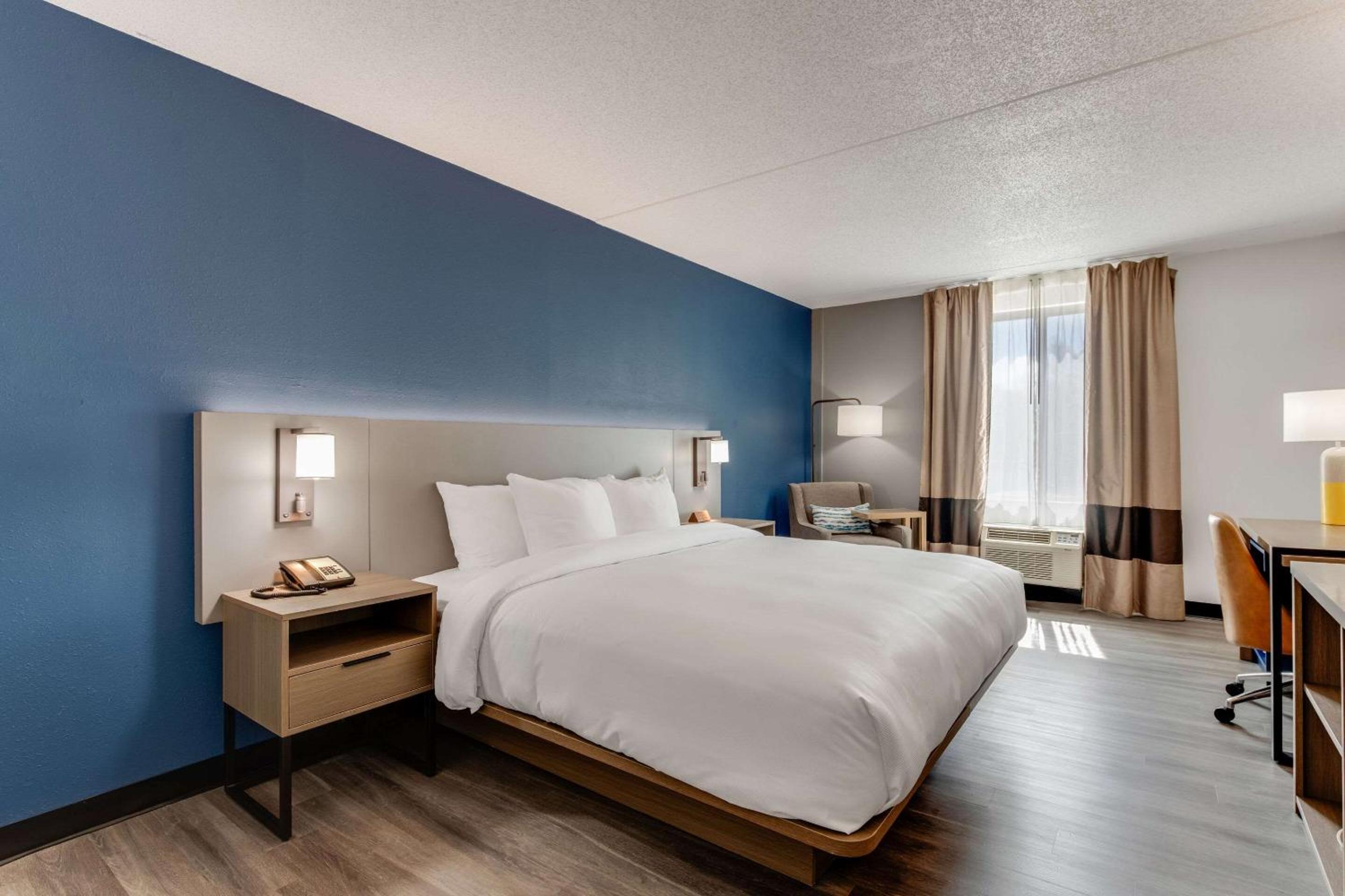 King Room - Non-Smoking - Photo 1