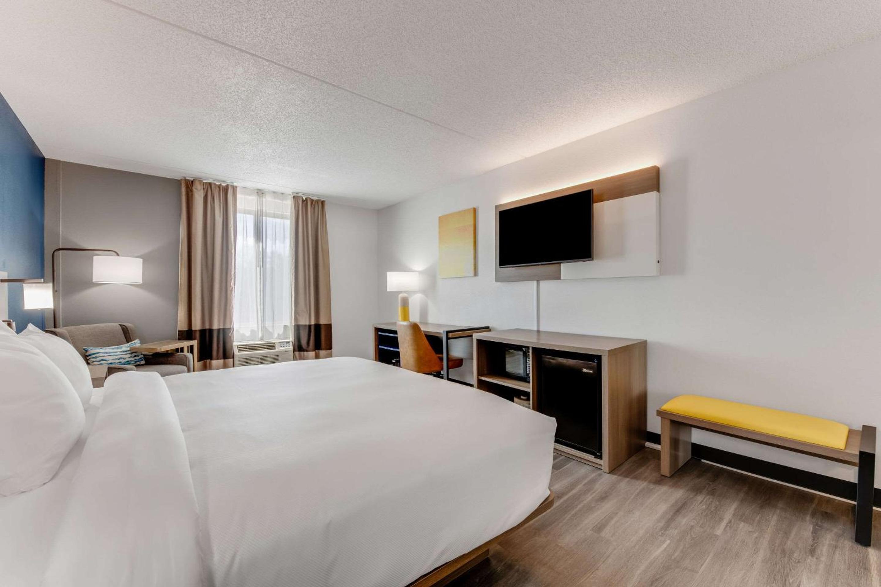 King Room - Non-Smoking - Photo 4