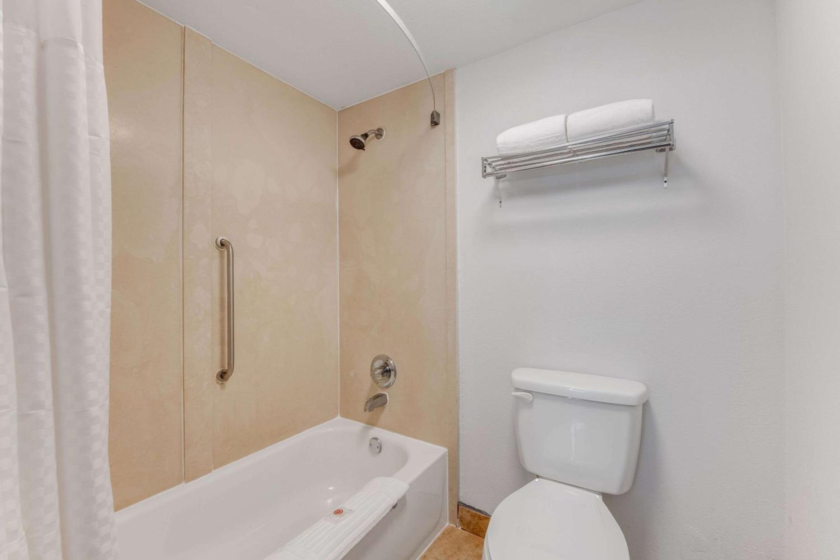 King Room - Non-Smoking - Photo 3