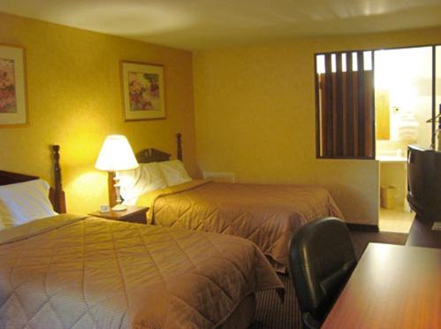 Double Room with Two Double Beds - Photo 2
