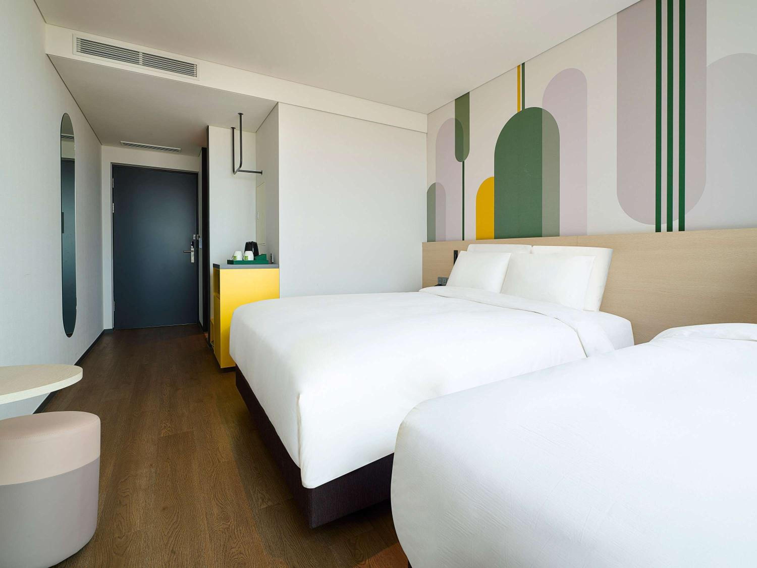 Superior Room with One Double Bed and One Single Bed - Photo 1