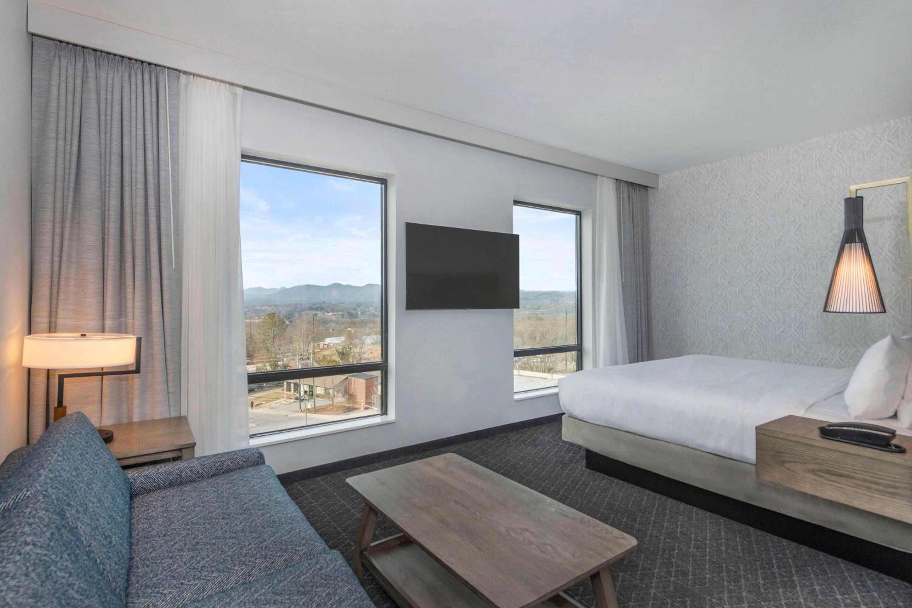 King Studio Suite - Photo 2