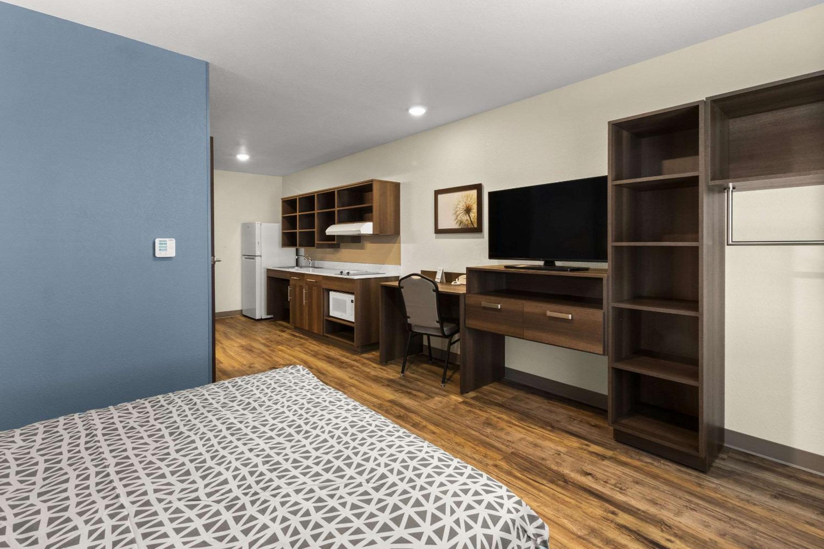 Queen Suite - Disability Access/Non Smoking - Photo 5