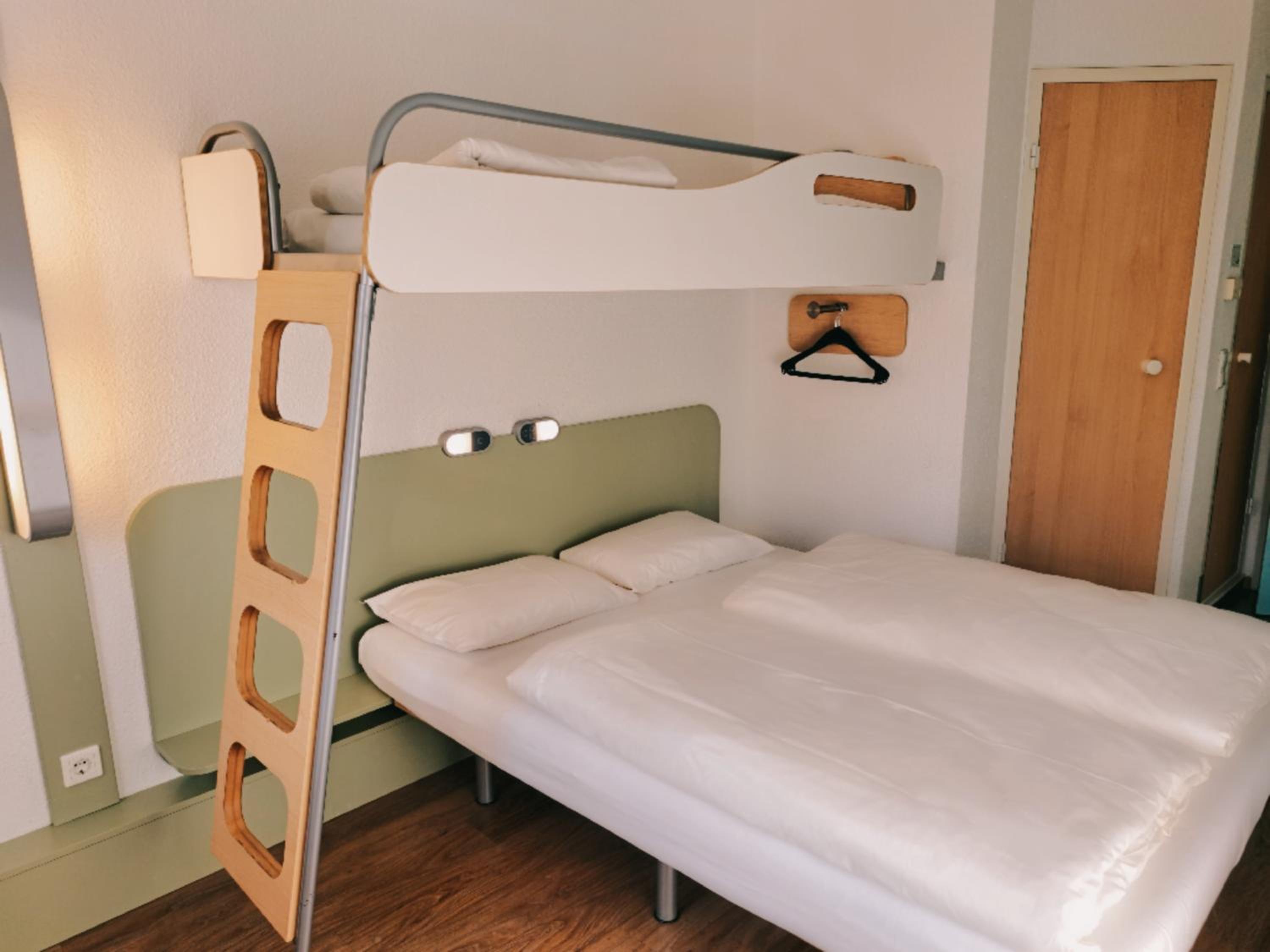 Standard Room with One Double Bed and One Single Bed