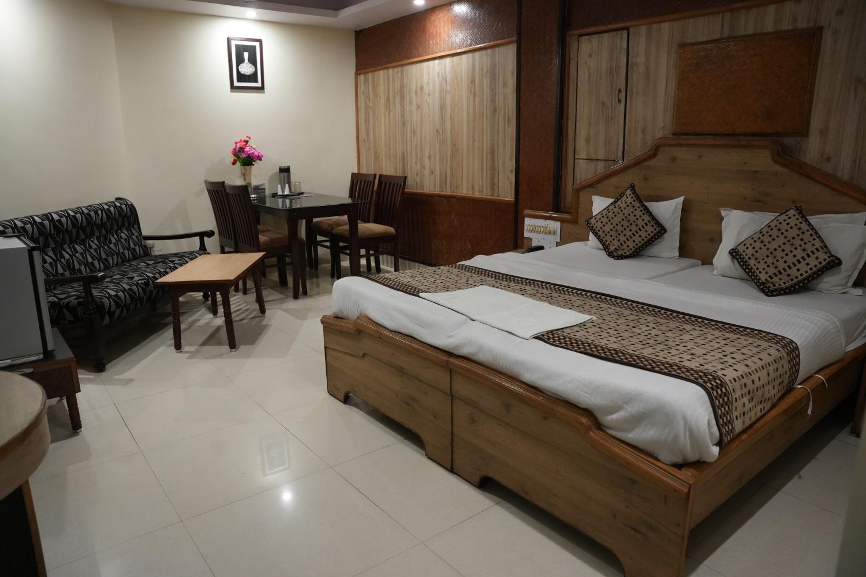 Deluxe King Room photo 2