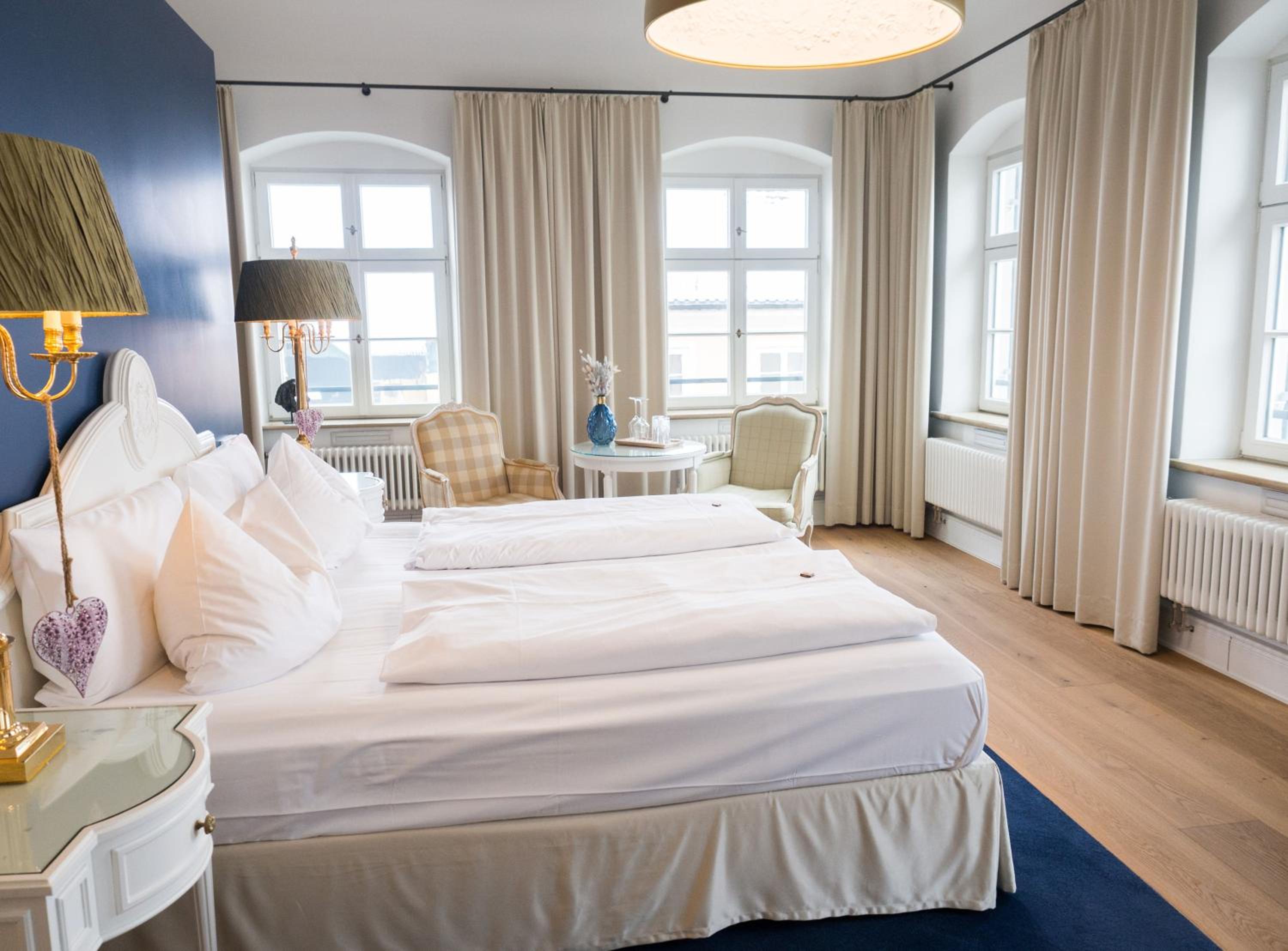 Deluxe Double Room with Bath photo 3