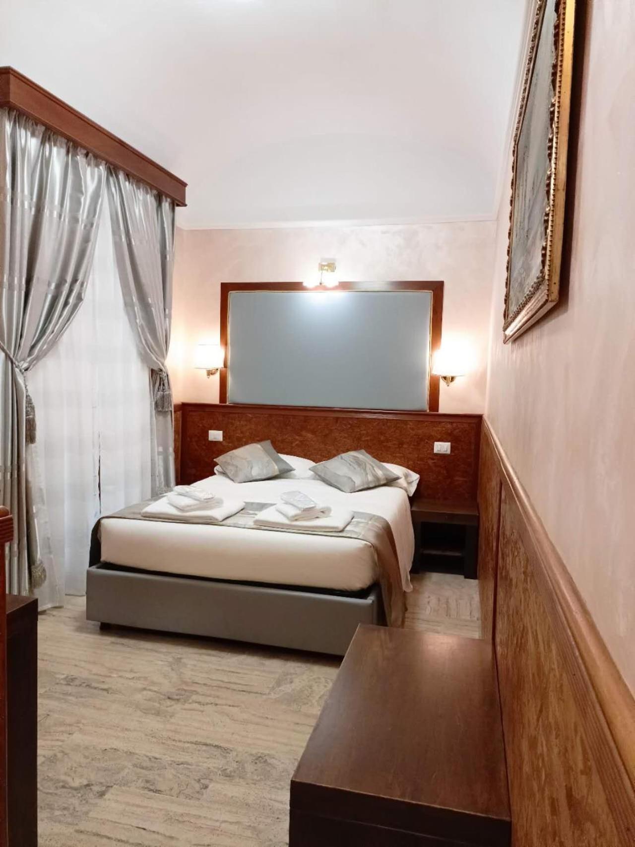 Double Room with Private Bathroom photo 3