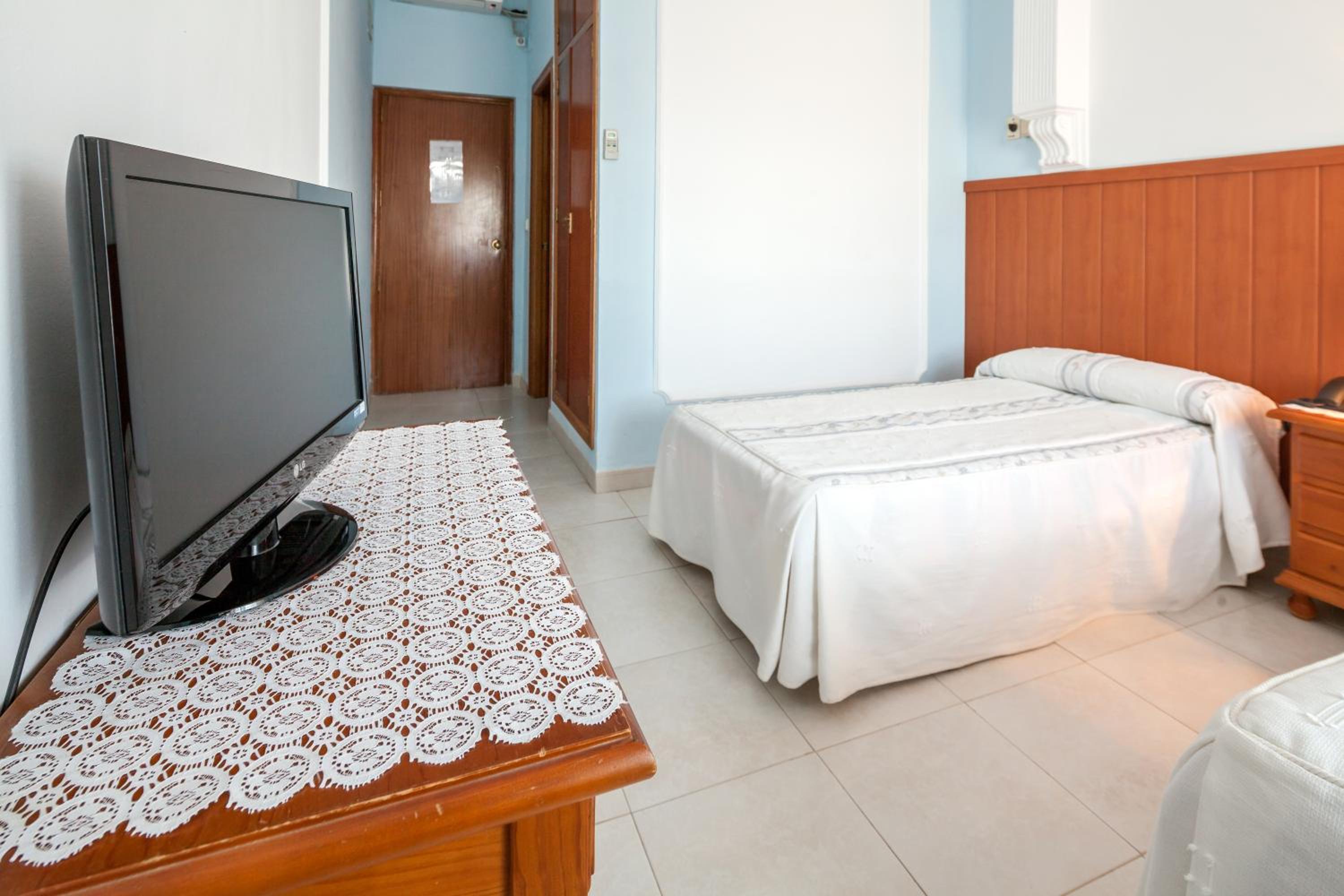 Double or Twin Room with Bathroom photo 3