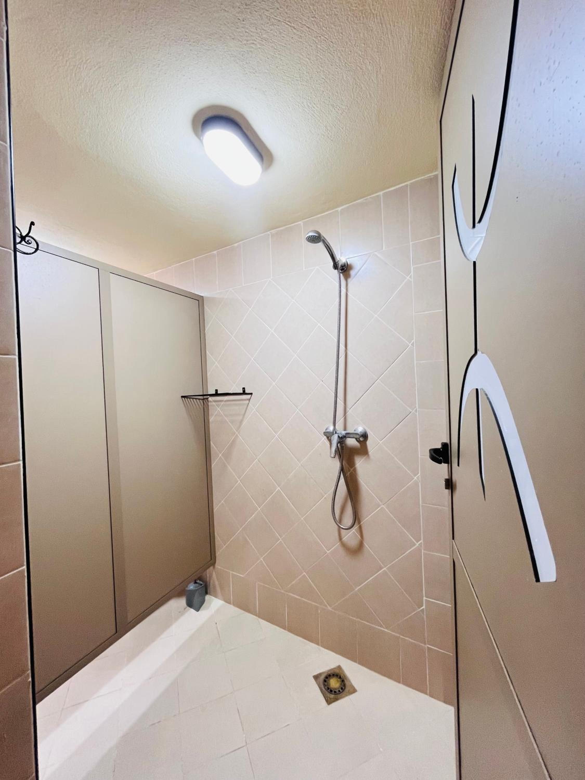 Classic Triple Room - Photo 10