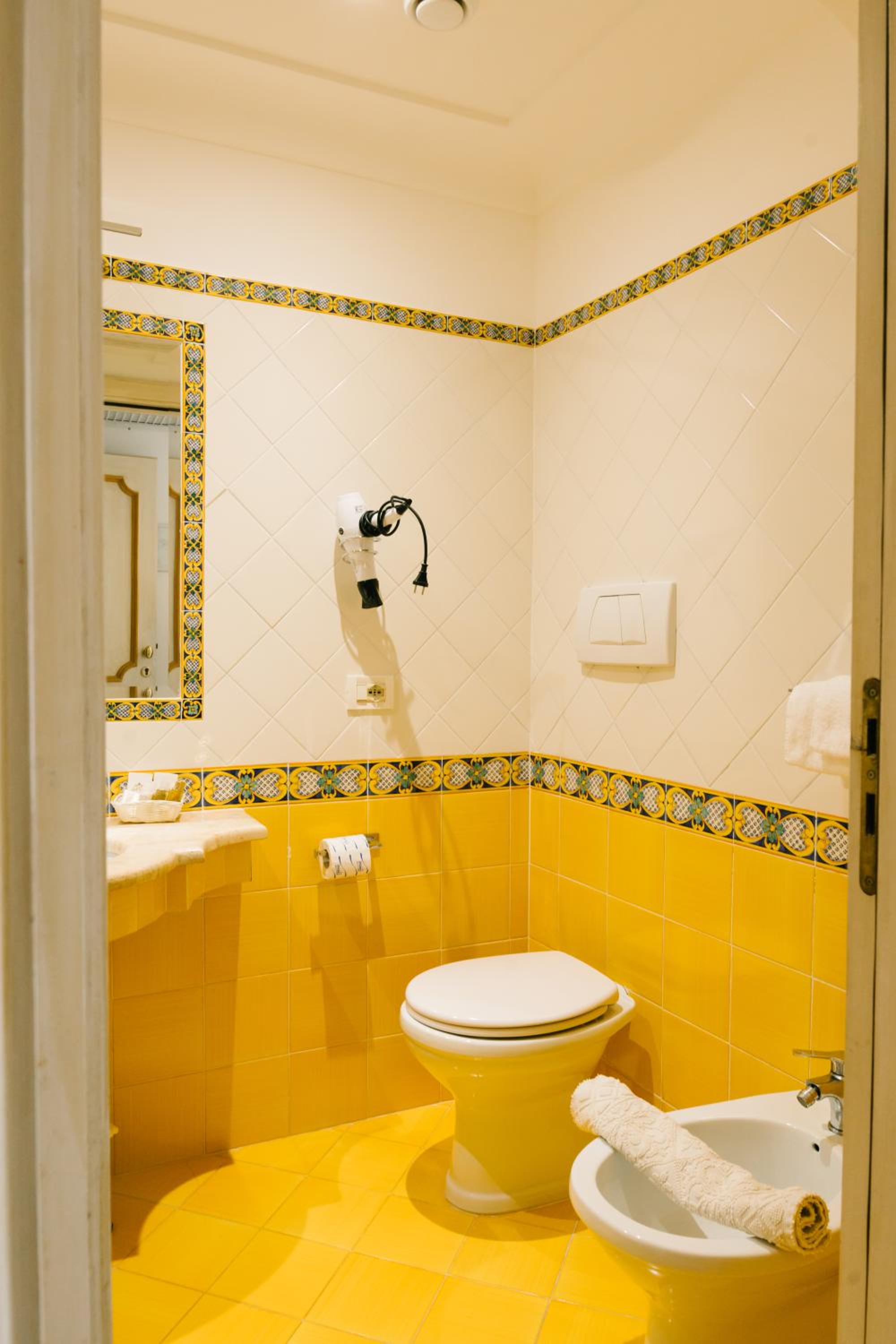 Superior Double Room with Balcony and Sea View - Photo 15