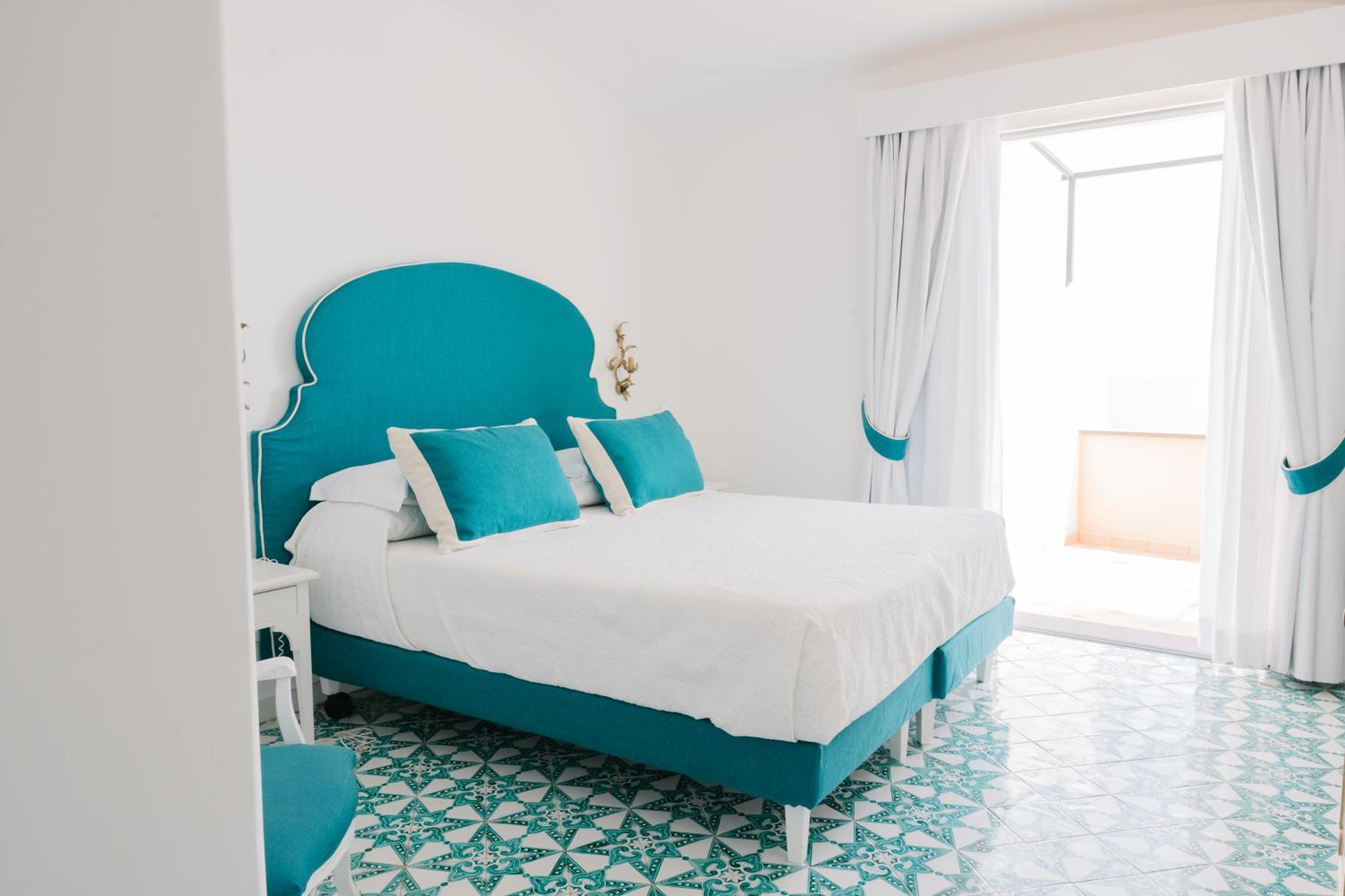 Deluxe Double Room with Terrace and Sea View - Photo 32