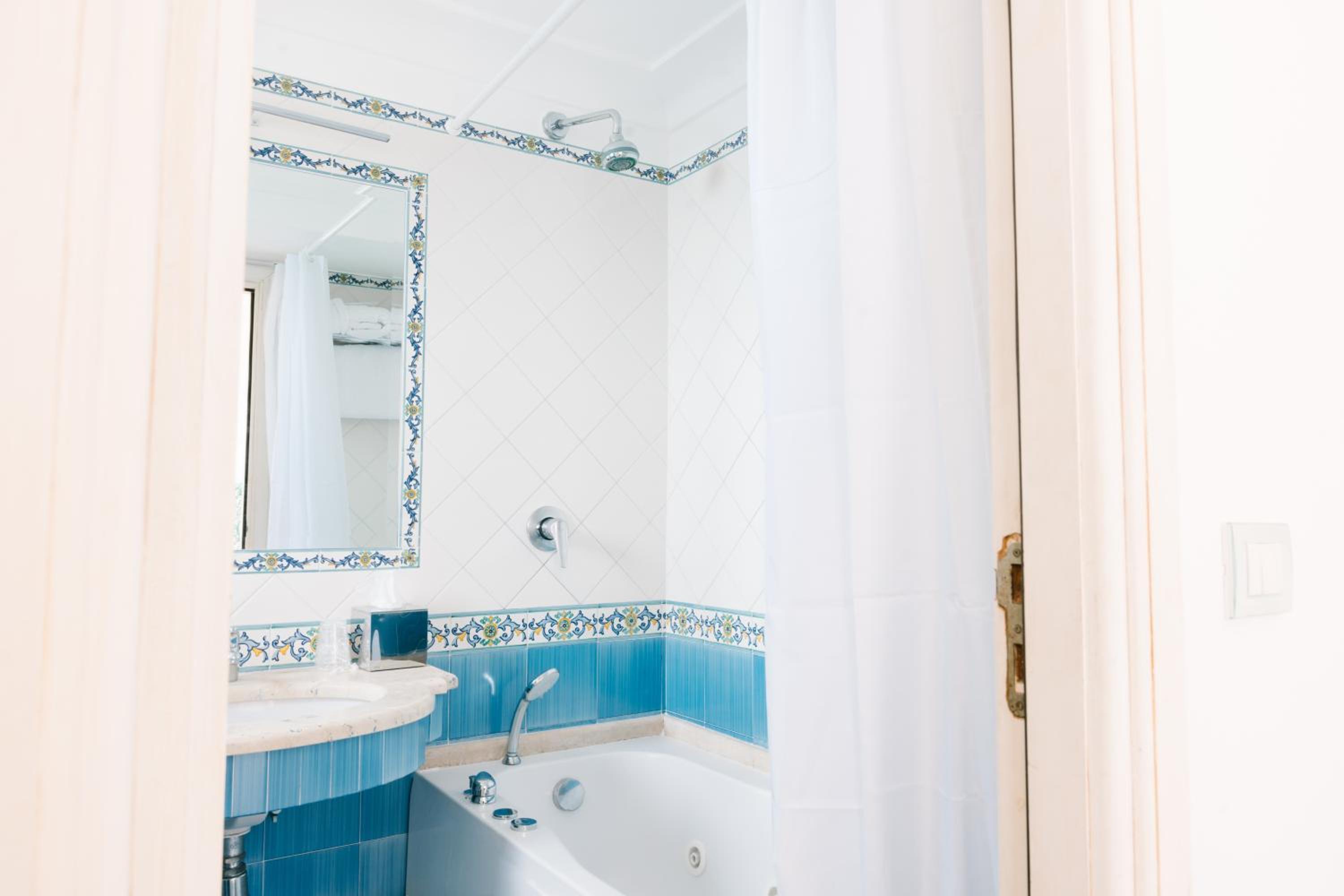 Deluxe Double Room with Terrace and Sea View - Photo 24