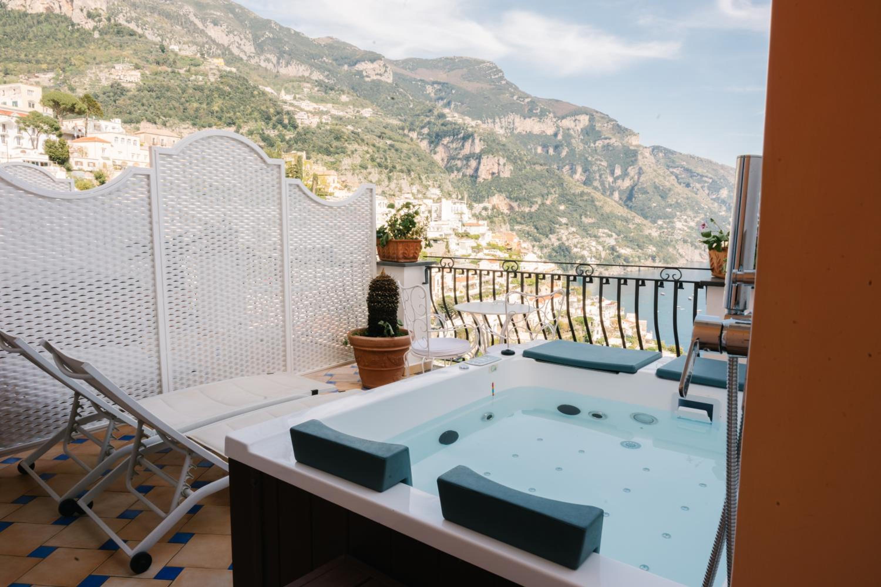 Queen Room with Outdoor Spa Bath and Large Terrace Sea View - Photo 11
