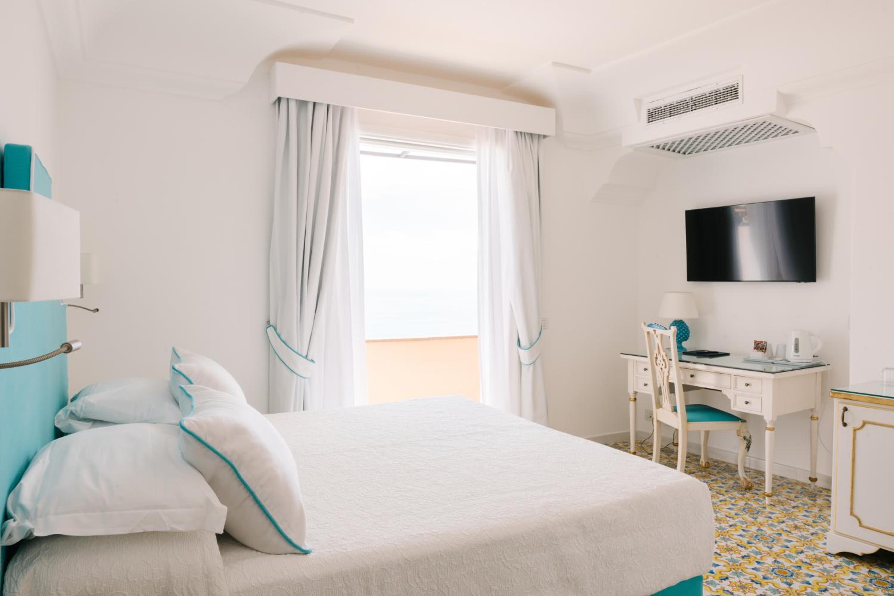 Deluxe Double Room with Terrace and Sea View - Photo 27