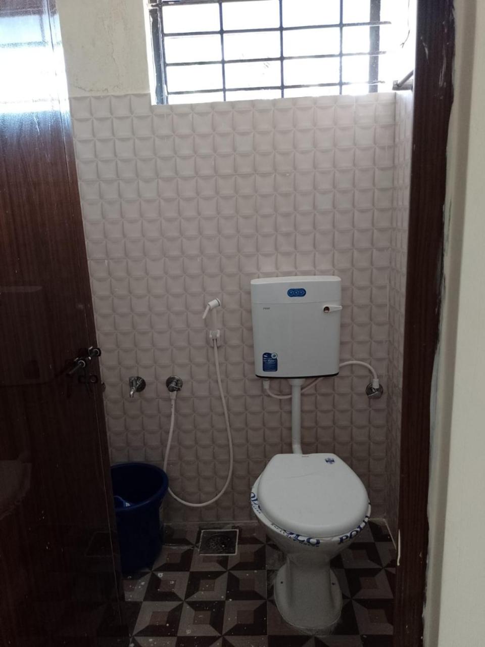 Male Dormitory Room photo 2