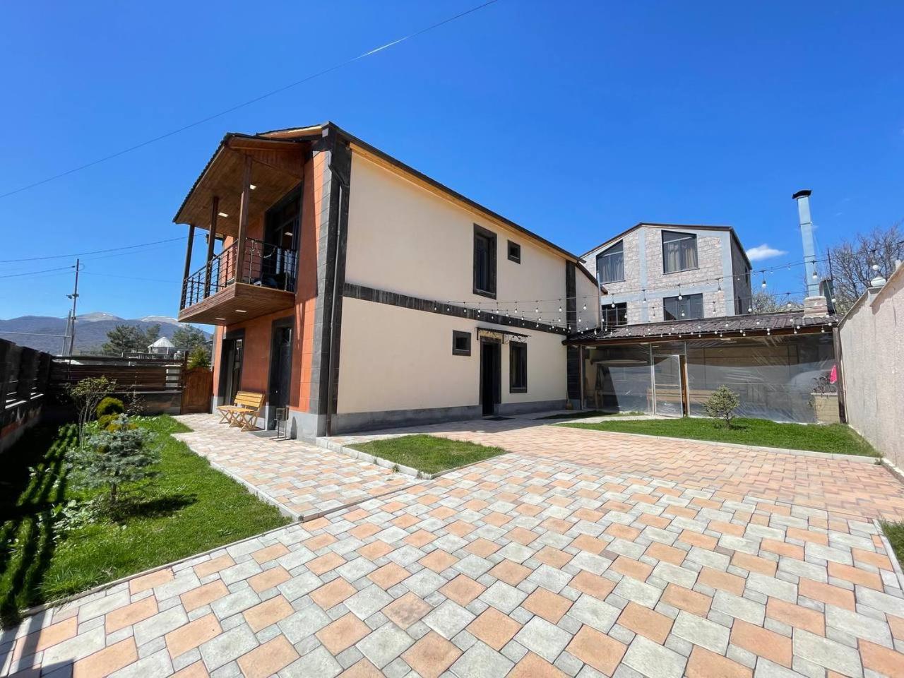 Four-Bedroom House photo 3