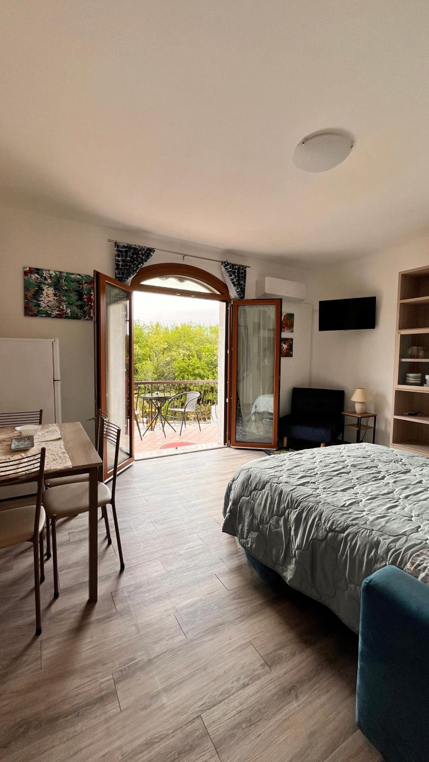 Studio Apartment with One Double Bed