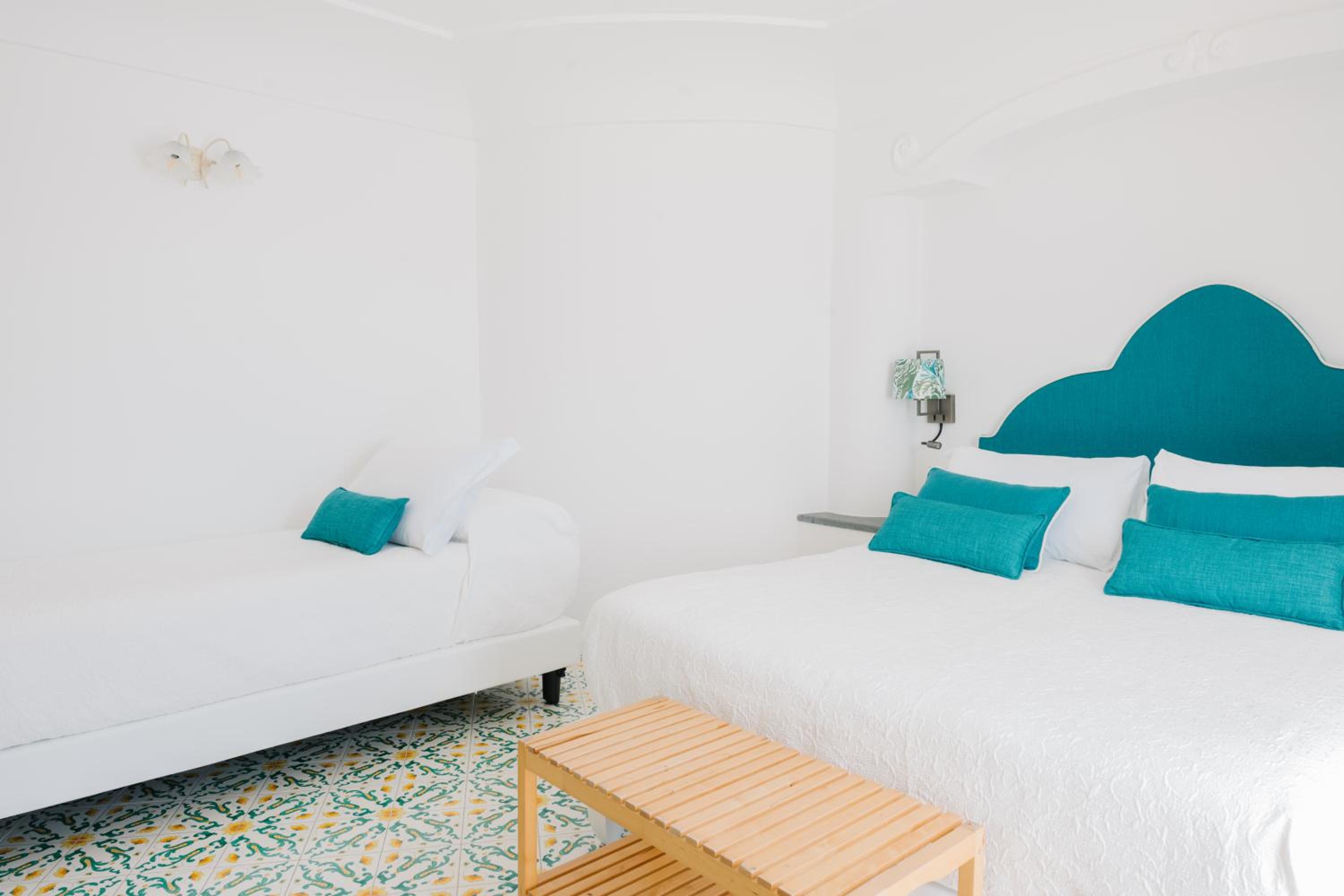 Superior Triple Room with Balcony and Sea View - Photo 3