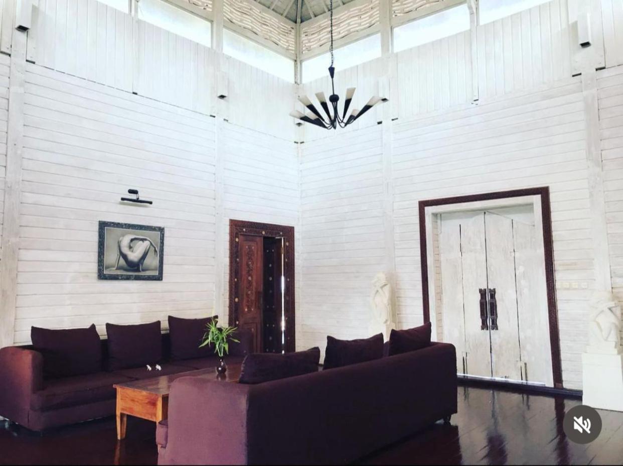 Batu Layar Three-Bedroom Villa with Ocean View