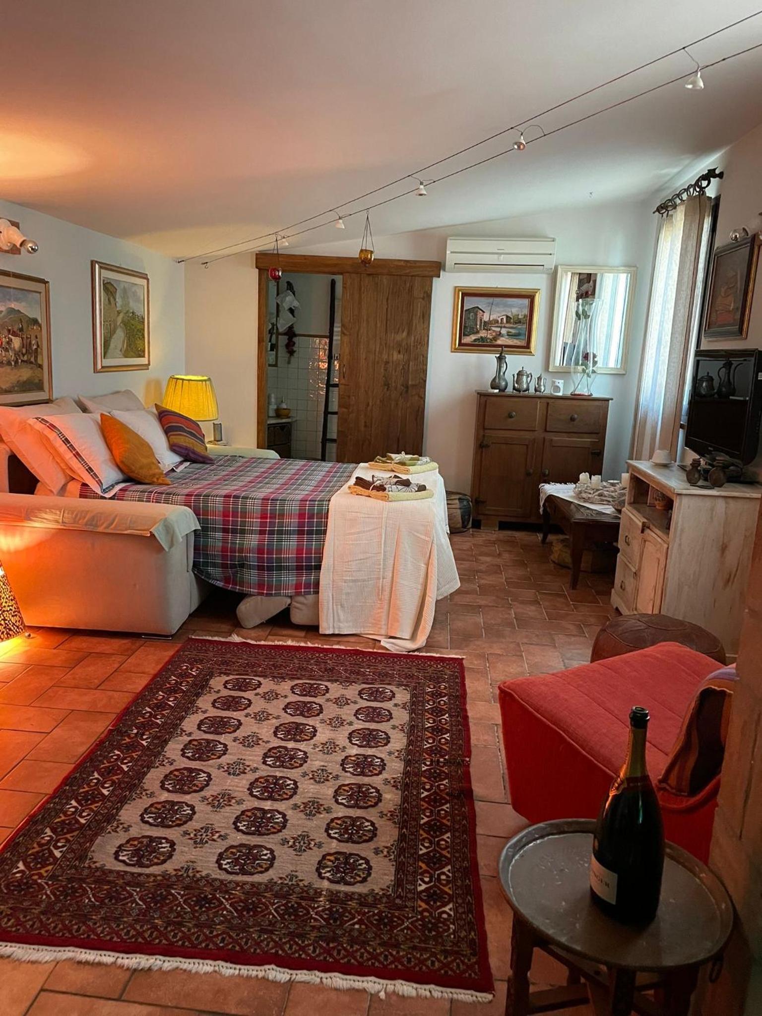One-Bedroom House photo 1