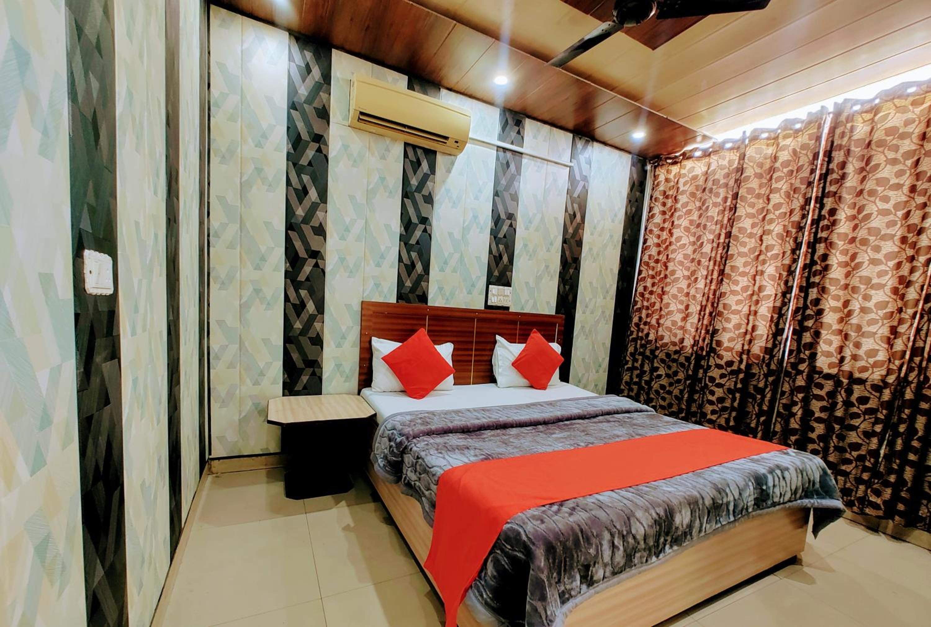 Deluxe Room - Photo 2