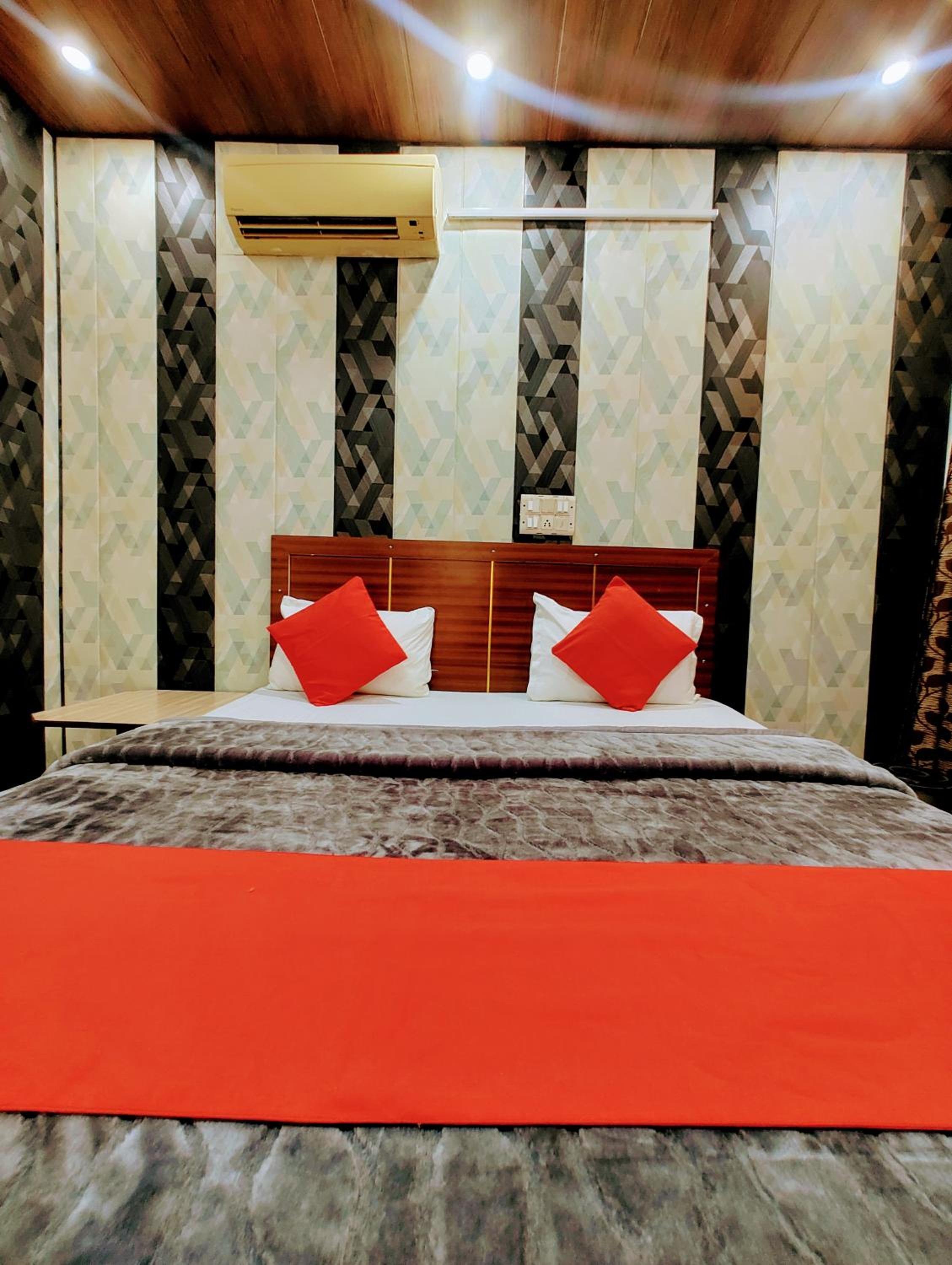 Deluxe Room - Photo 4