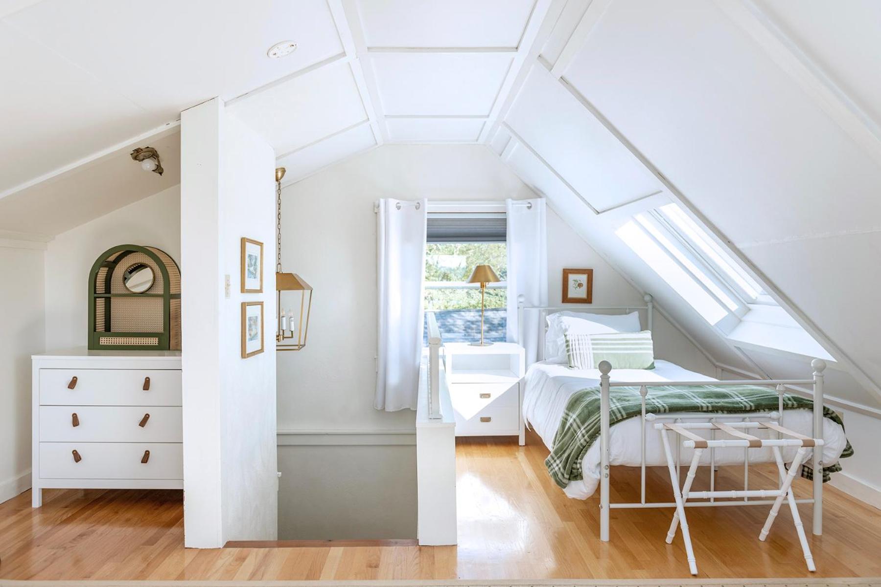 Three-Bedroom House photo 3