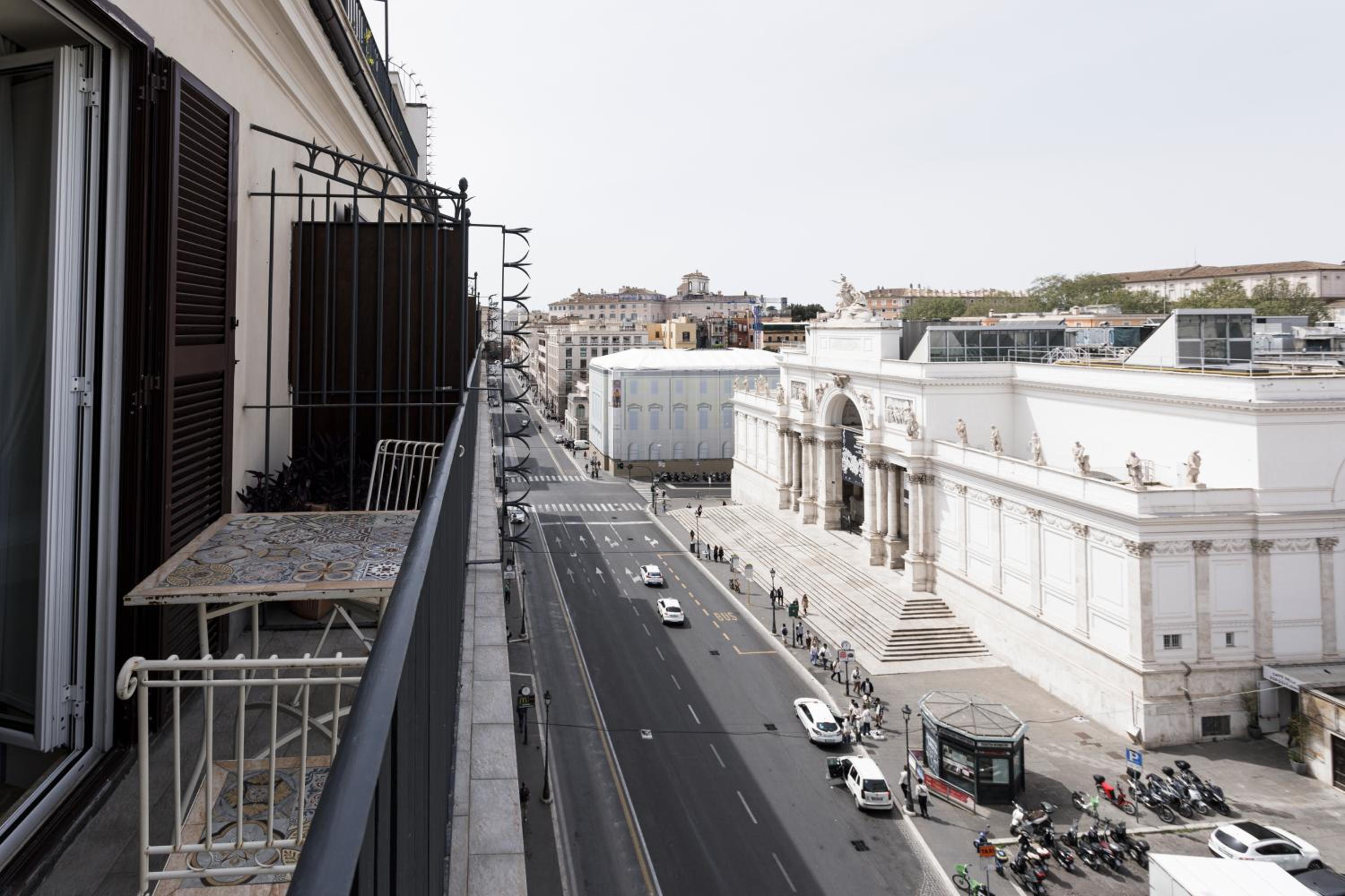 Suite with Balcony photo 3