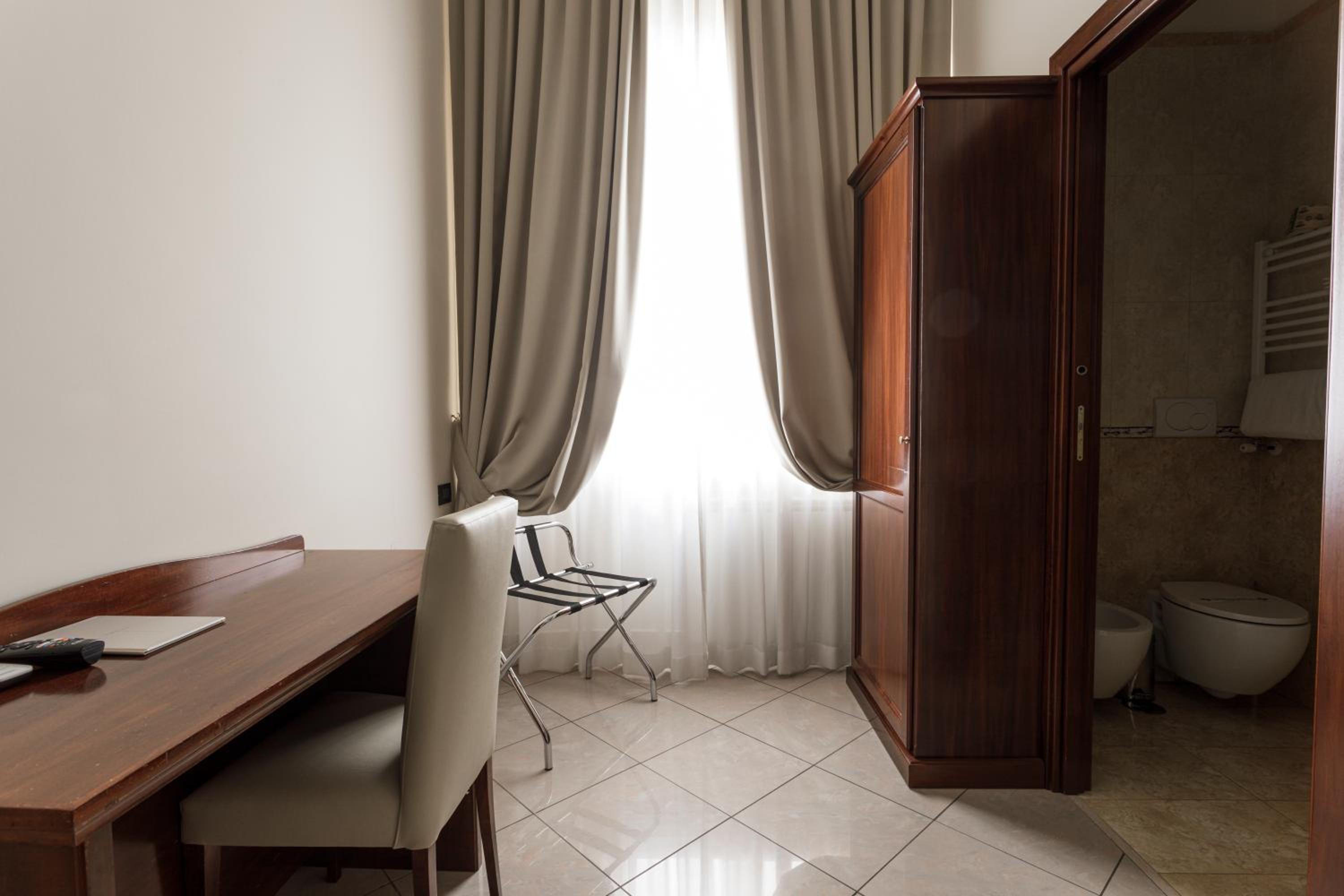 Deluxe Double Room photo 3