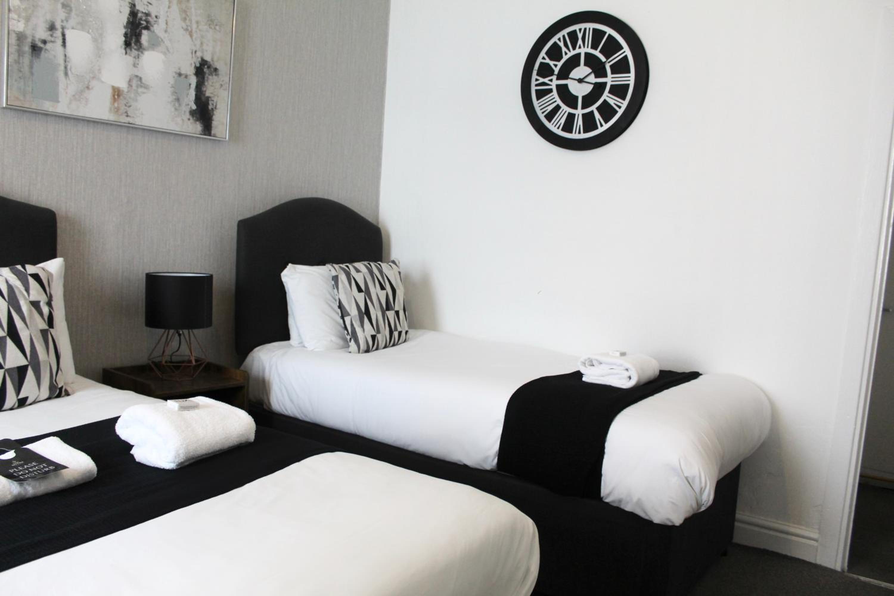 Small Family Room - Photo 10