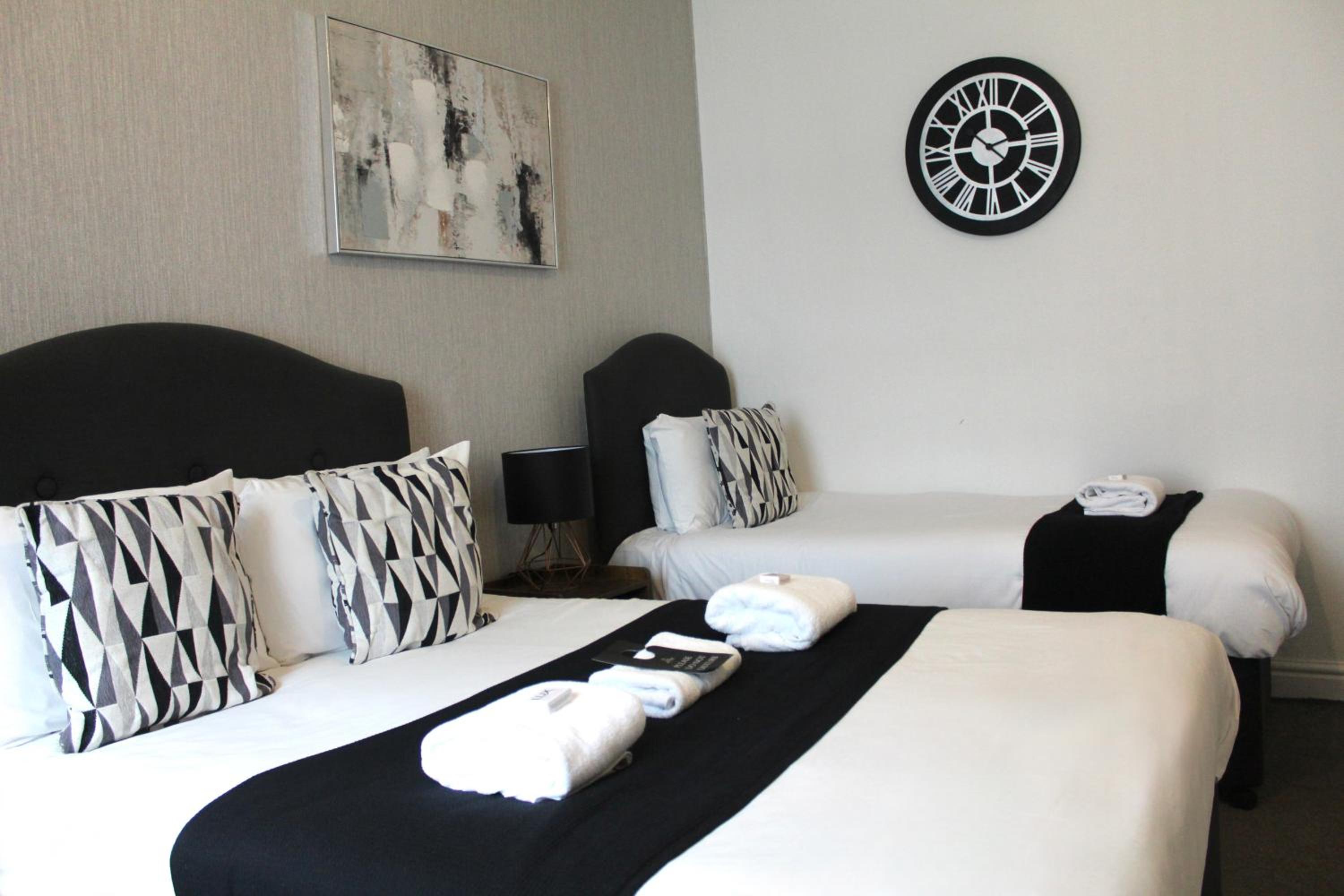 Small Family Room - Photo 11