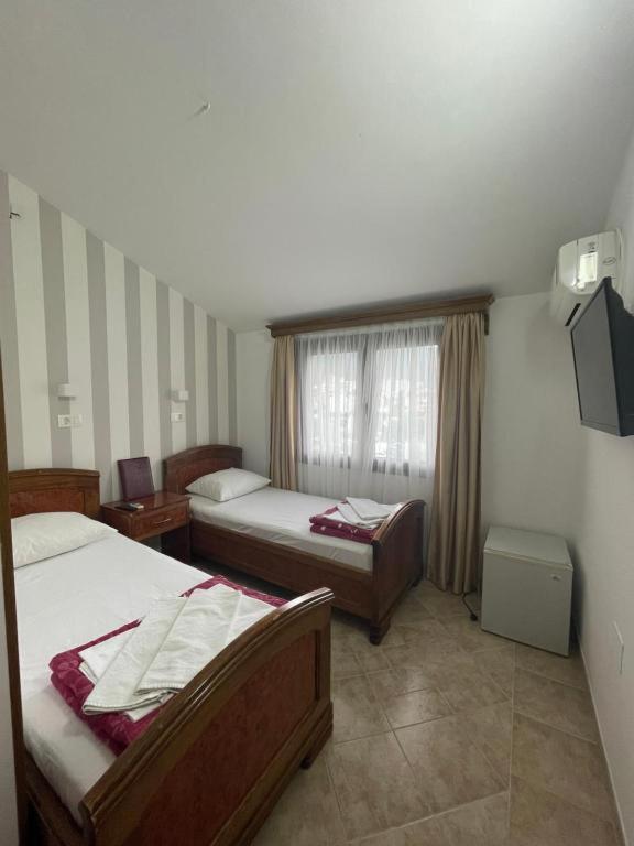 Twin Room - Photo 2