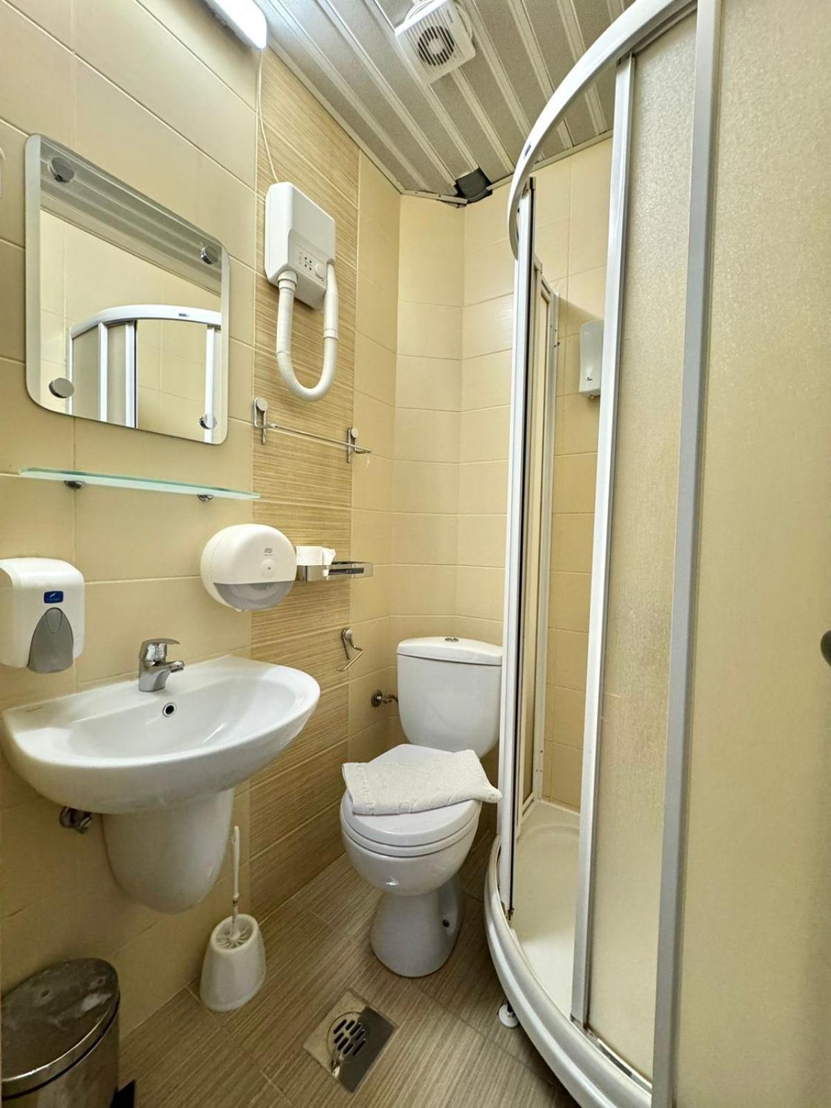 Twin Room - Photo 4
