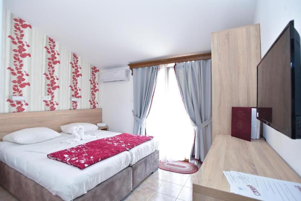 Double or Twin Room with Balcony photo 3
