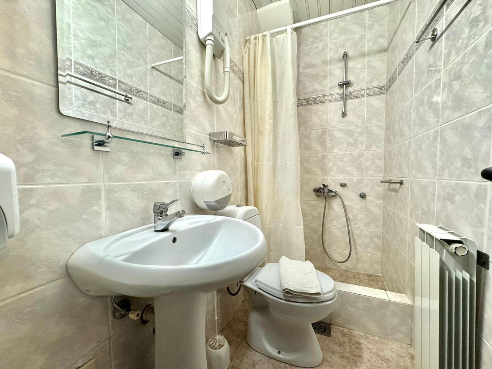 Standard Double Room - Photo 2