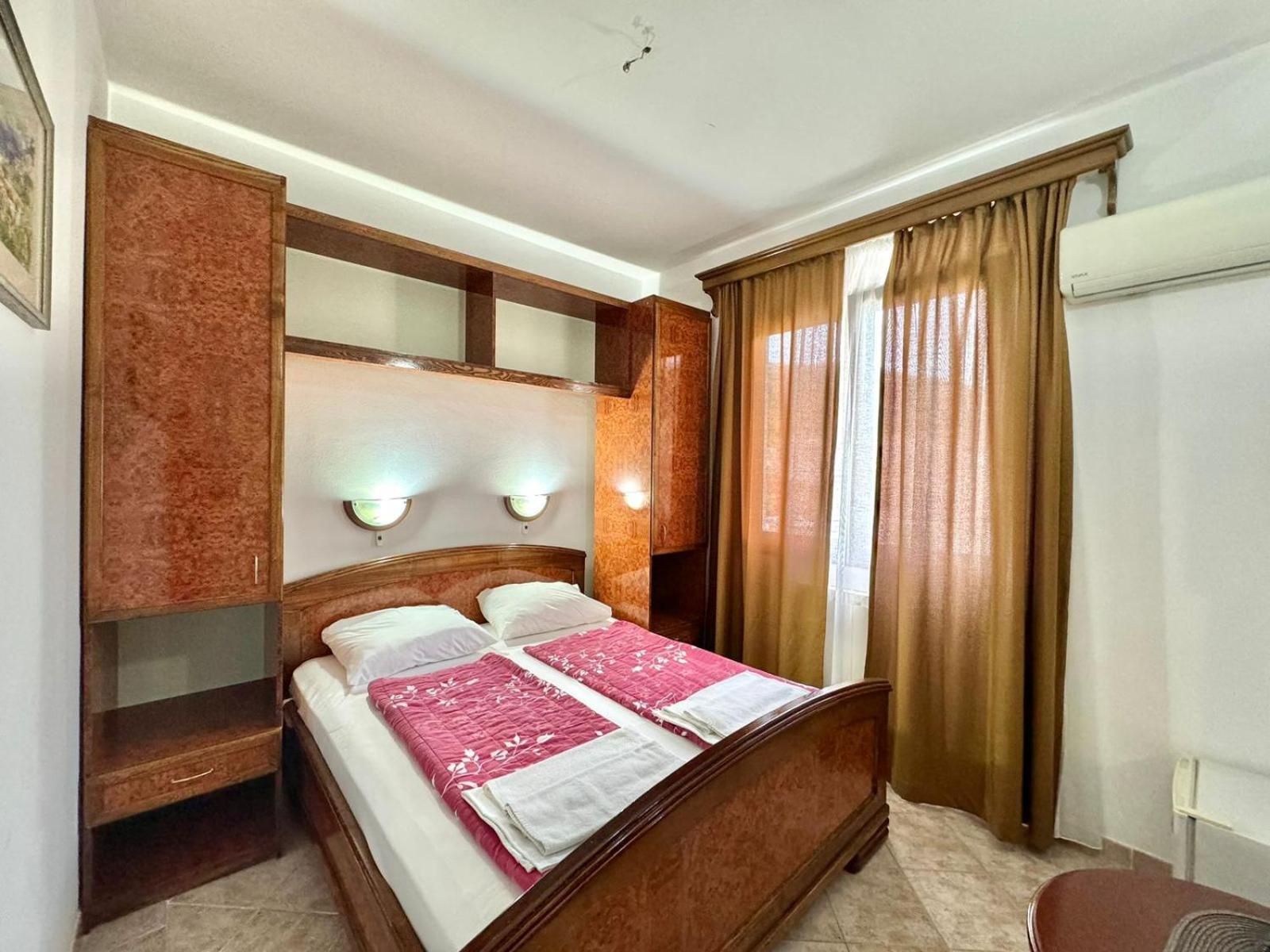 Standard Double Room - Photo 13