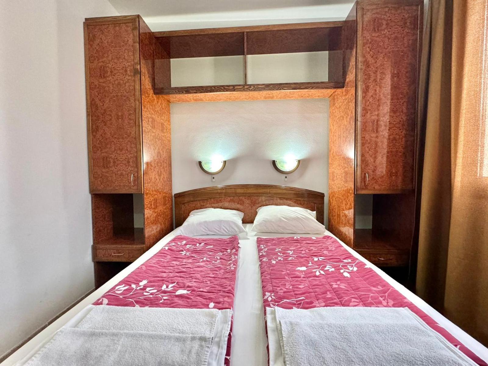 Standard Double Room - Photo 10
