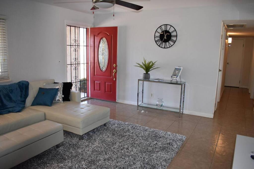 Three-Bedroom House photo 3
