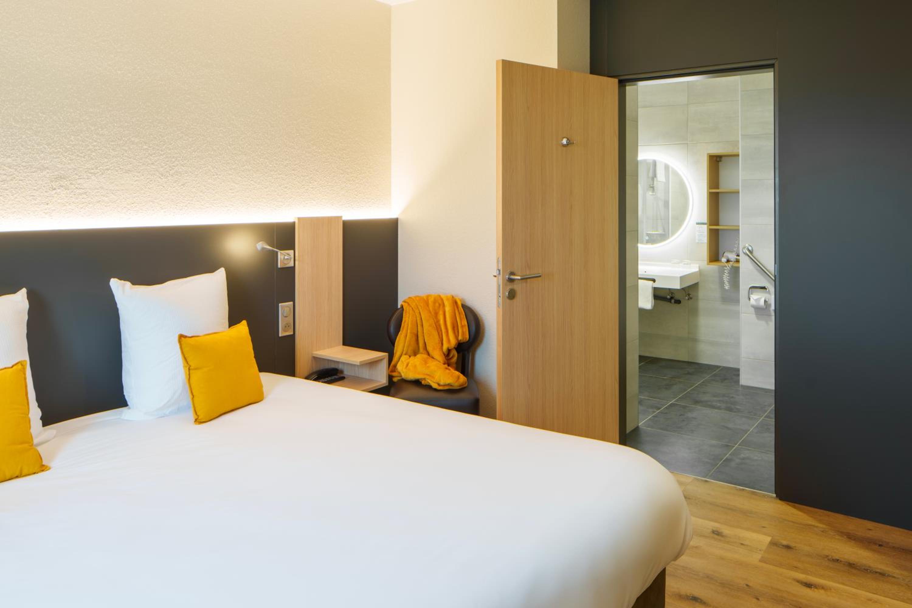 Twin Room - Photo 8