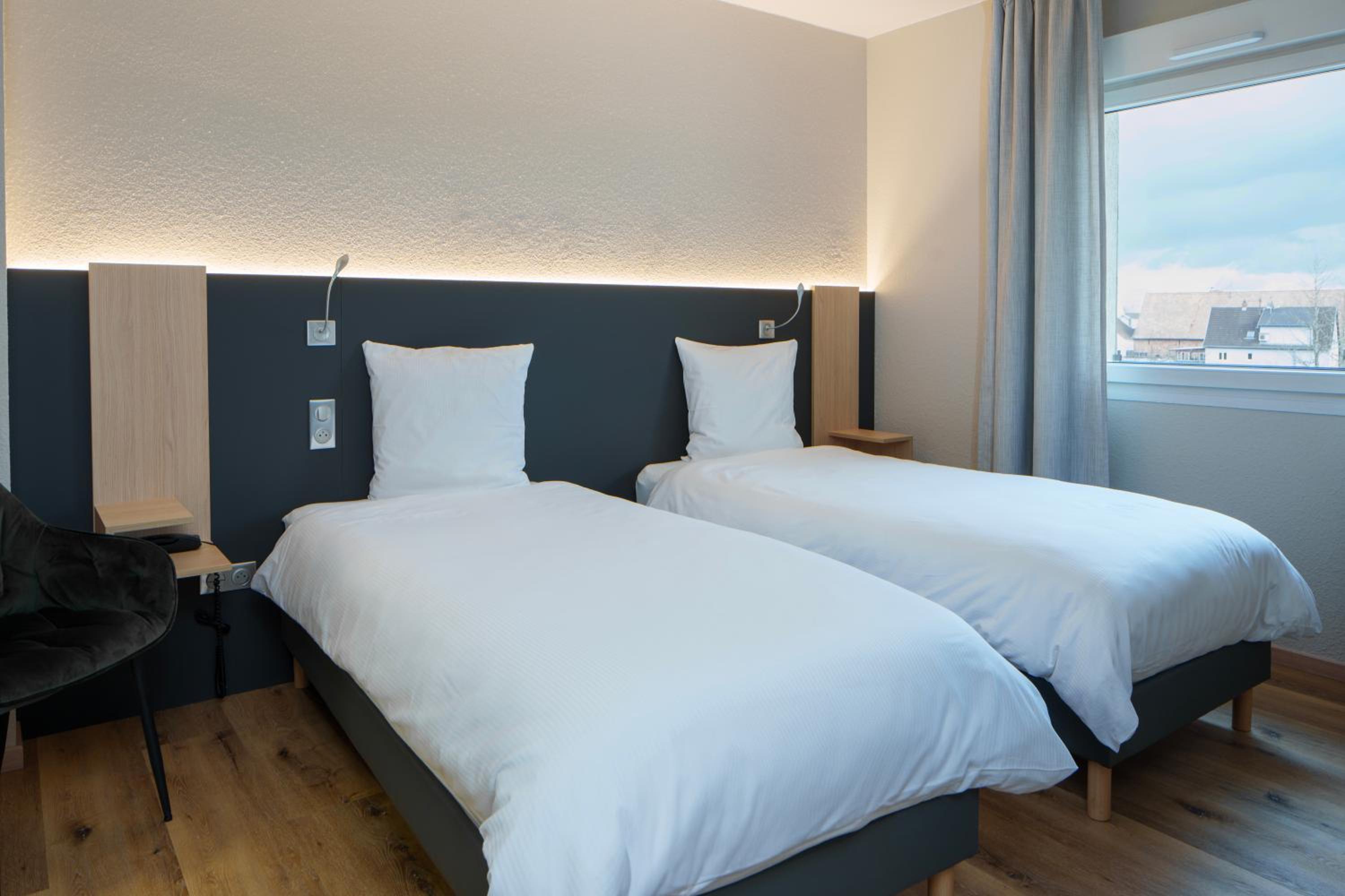 Twin Room - Photo 10