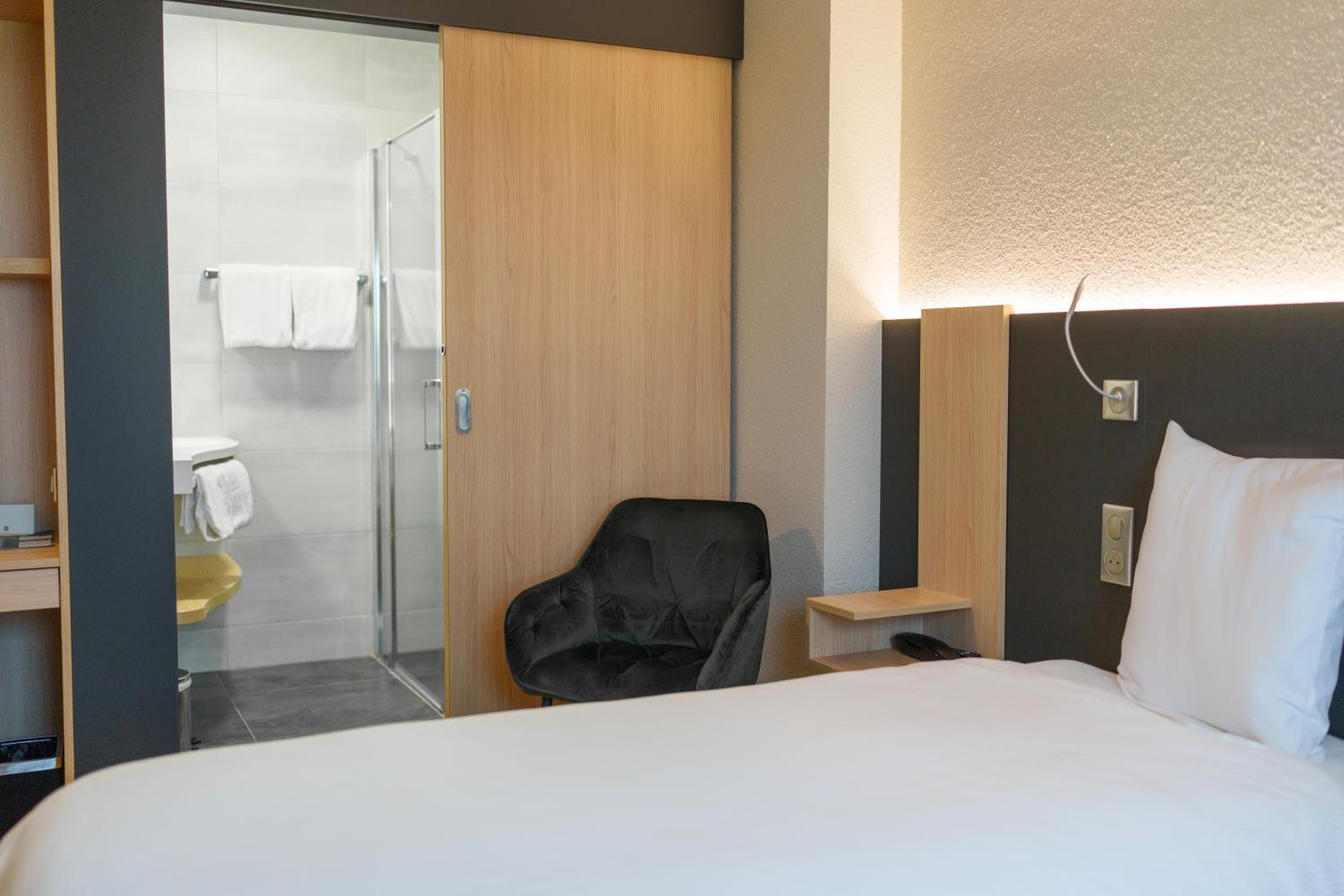 Twin Room - Photo 5