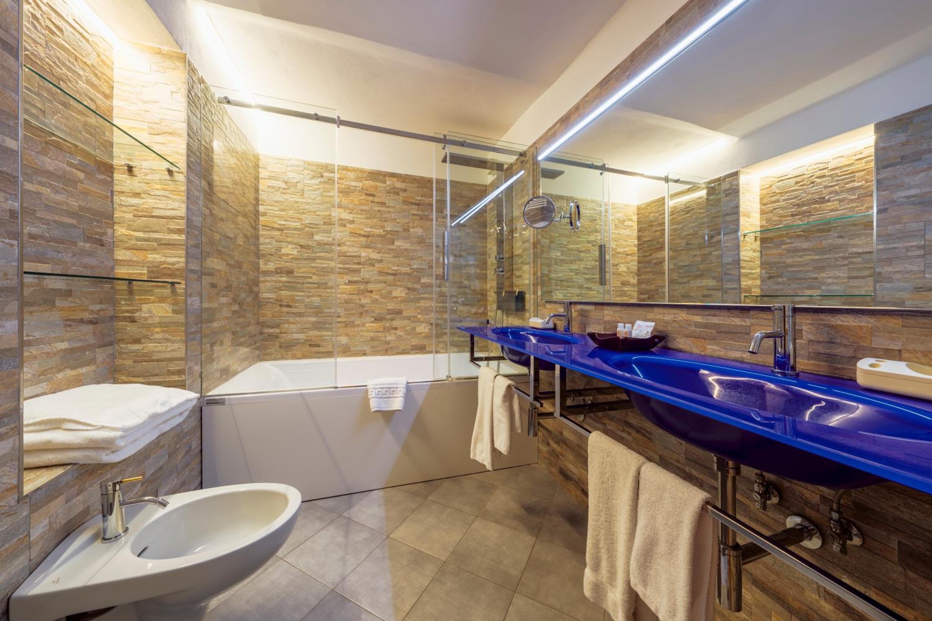 Suite with Balcony photo 2