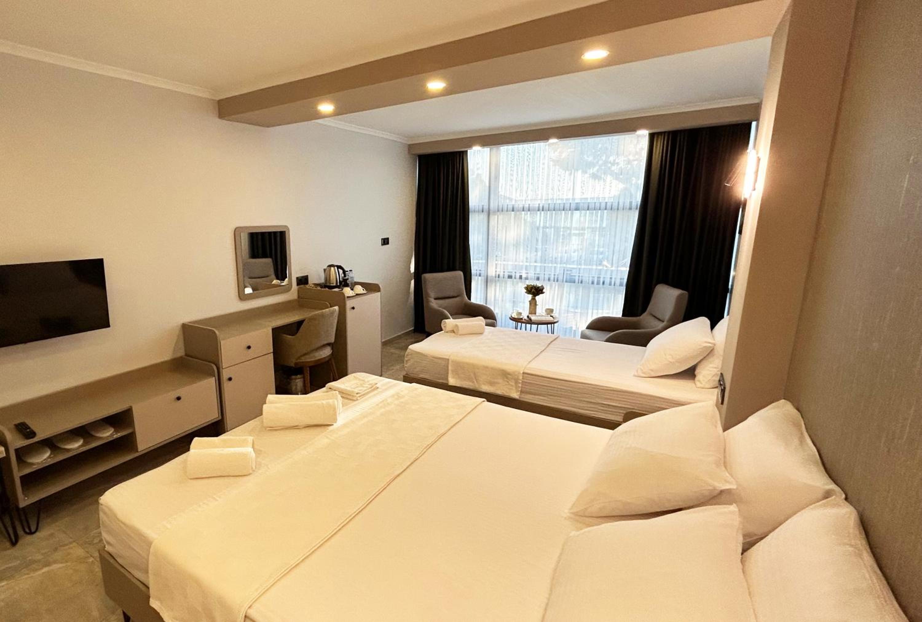 Standard Twin Room - Photo 2
