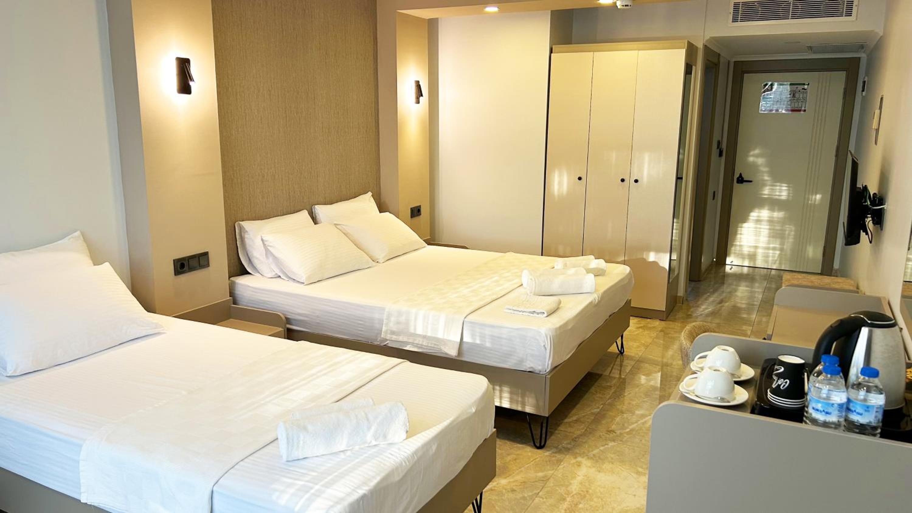 Standard Twin Room - Photo 4
