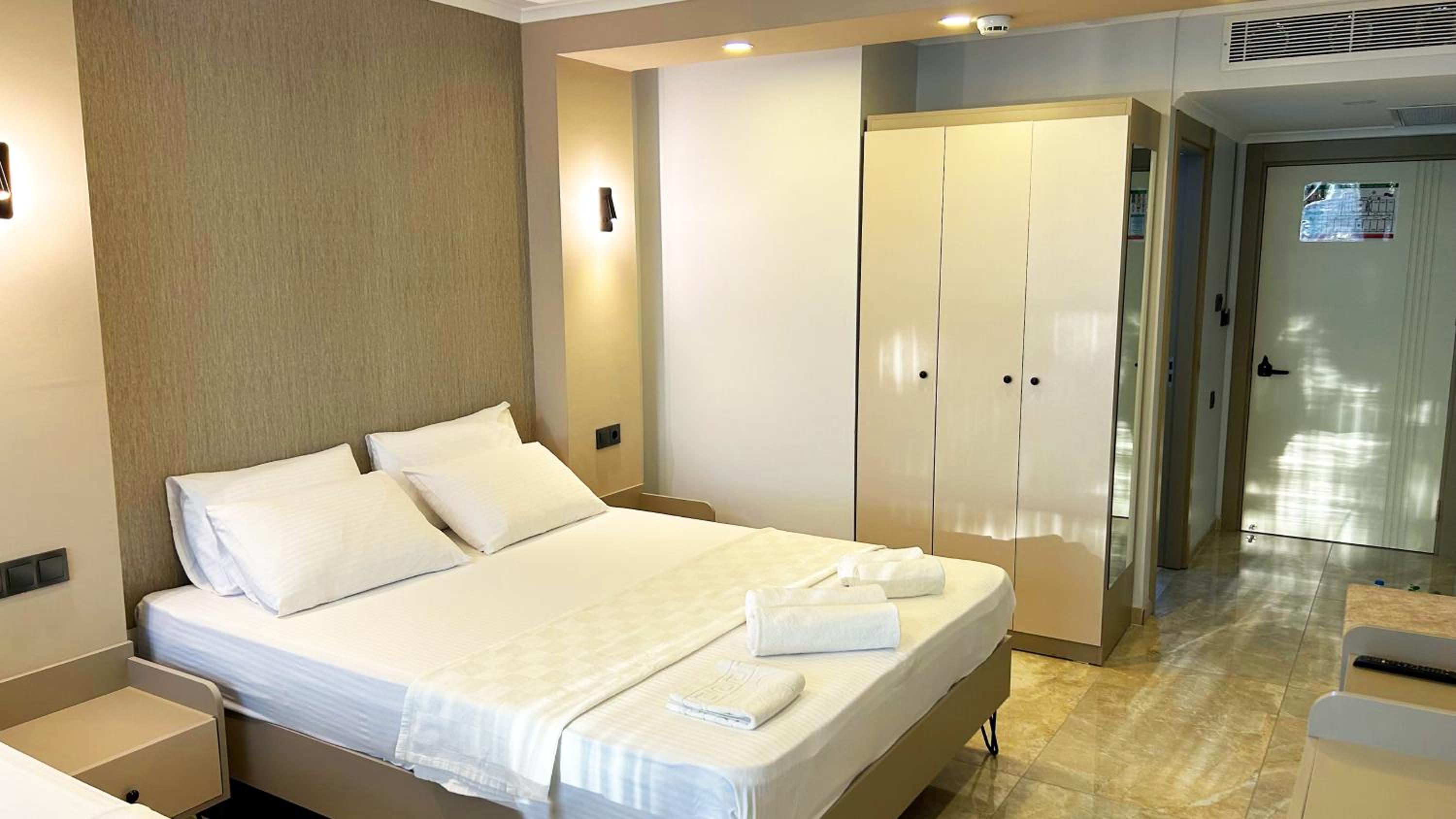 Standard Double Room - Photo 6